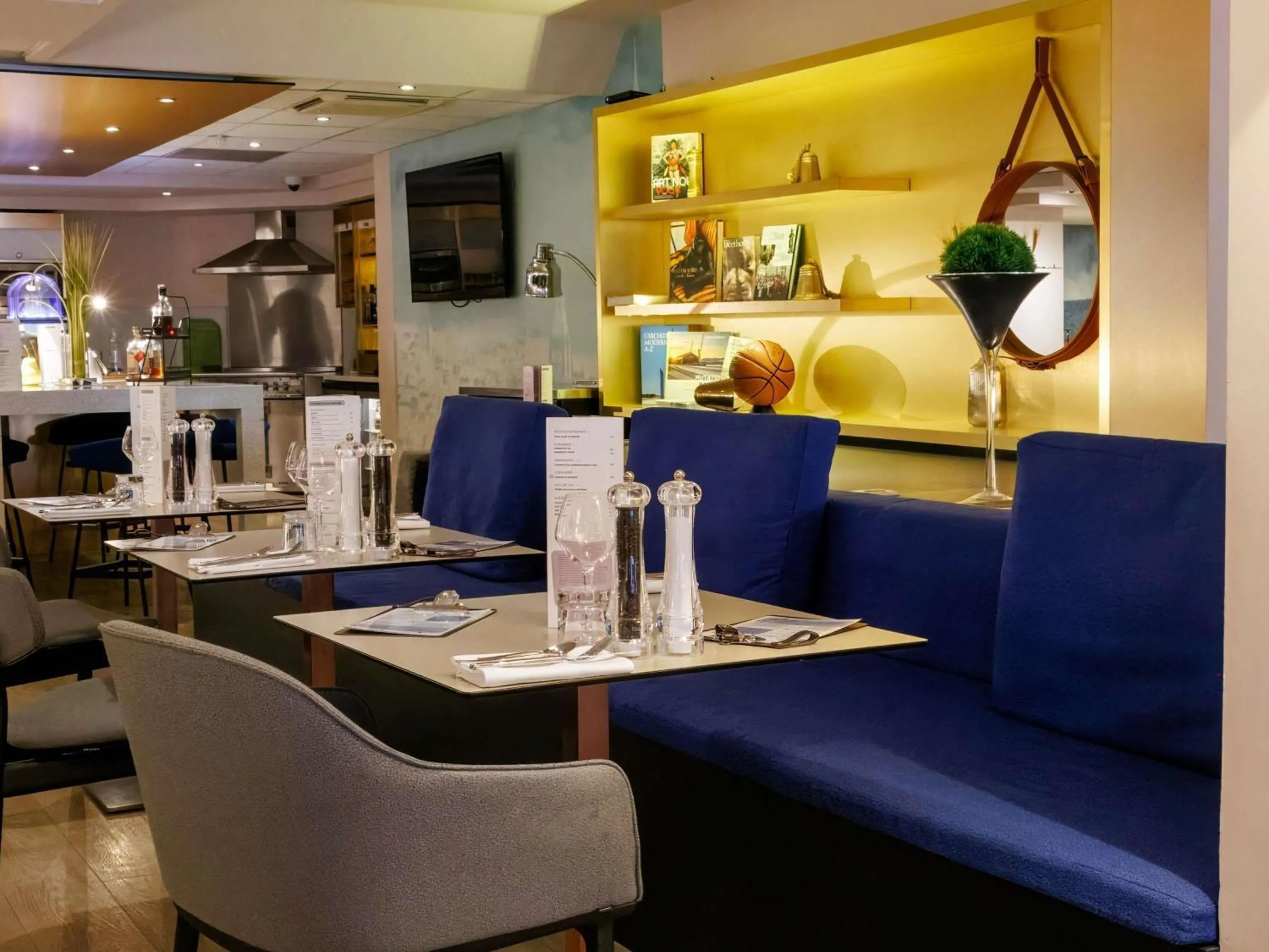 Restaurant/places to eat in Mercure Rouen Centre Cathédrale