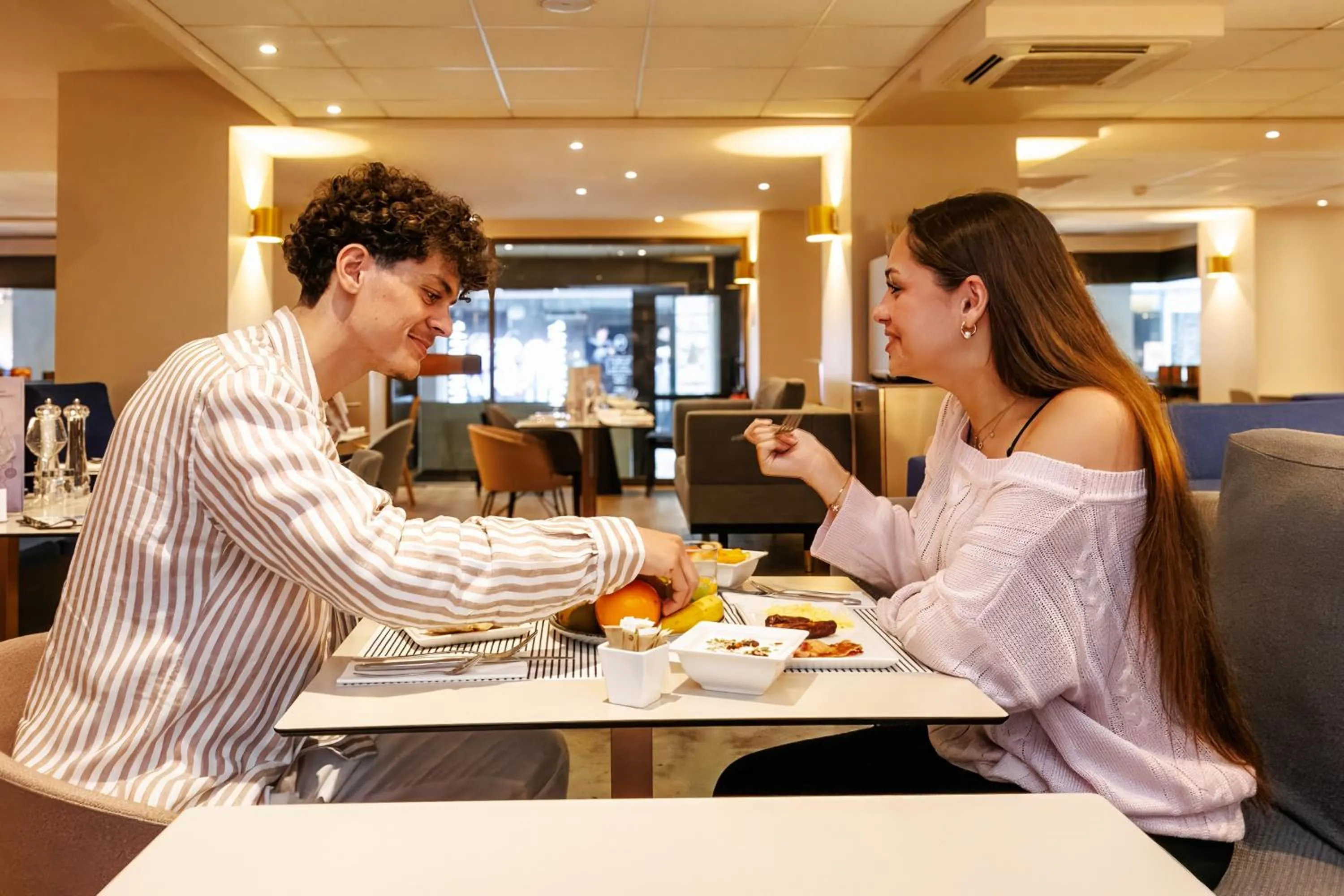 Restaurant/places to eat in Mercure Rouen Centre Cathédrale