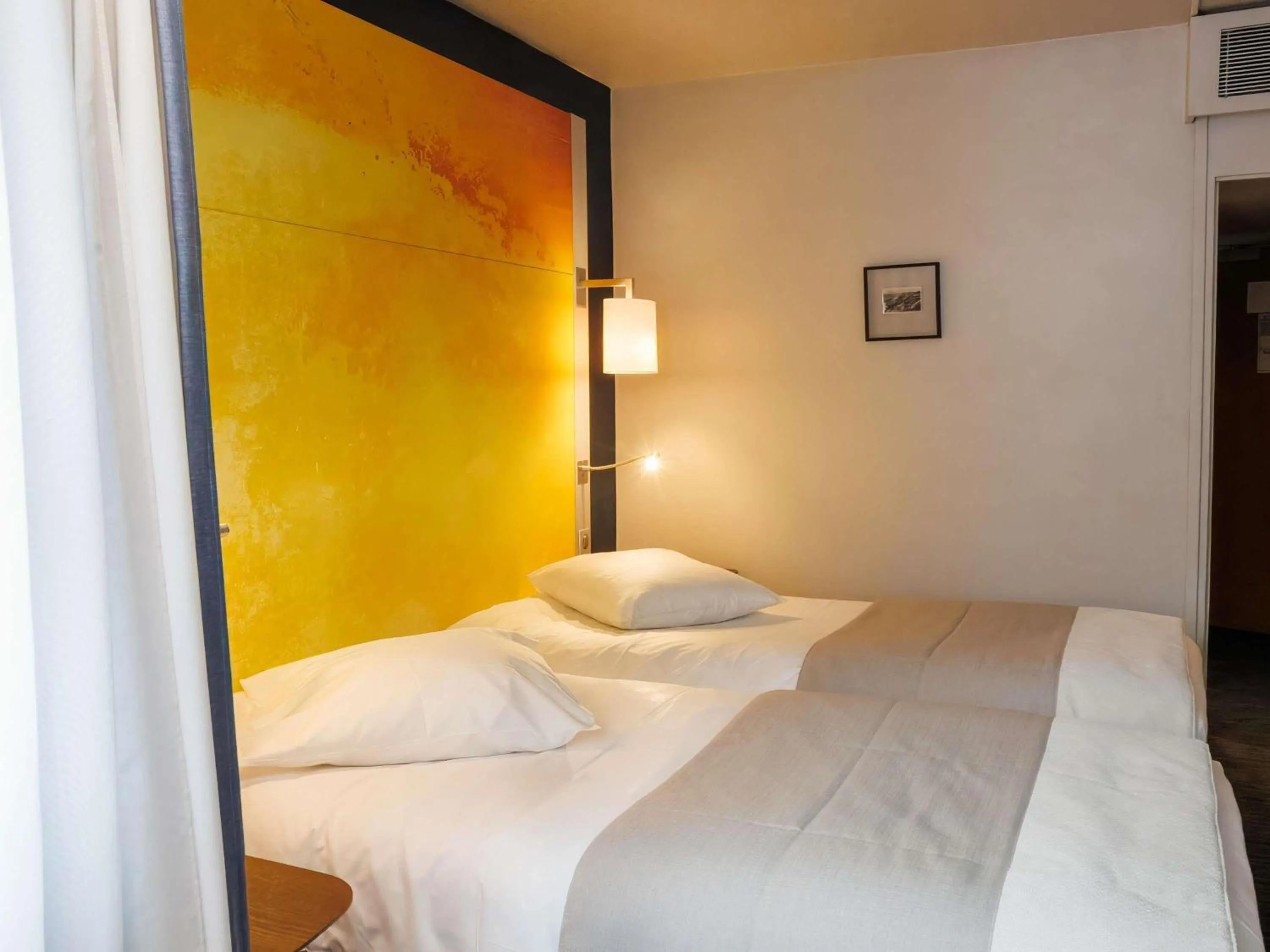 Bedroom, Bed in Mercure Rouen Centre Cathédrale