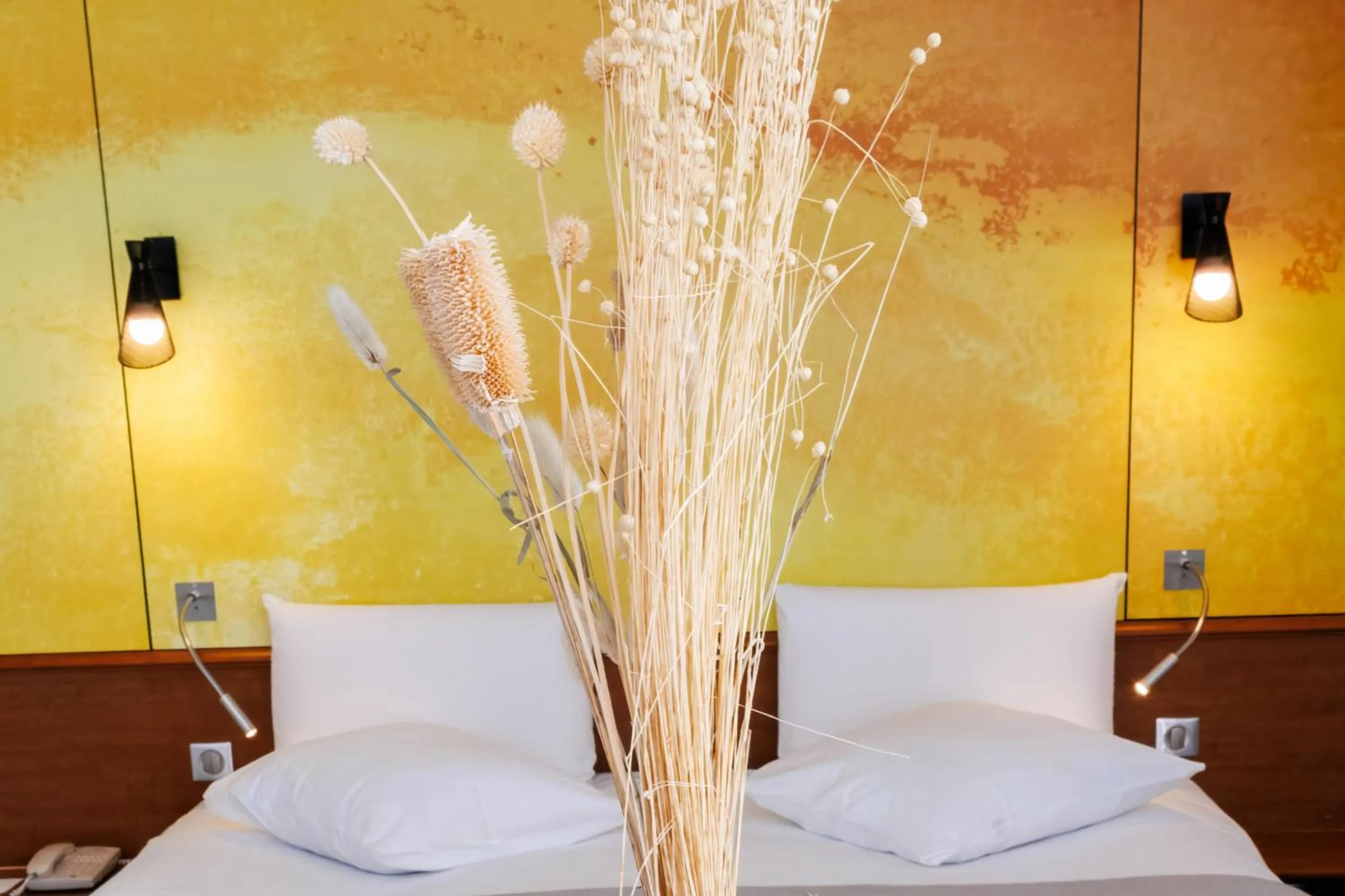 Bedroom, Bed in Mercure Rouen Centre Cathédrale