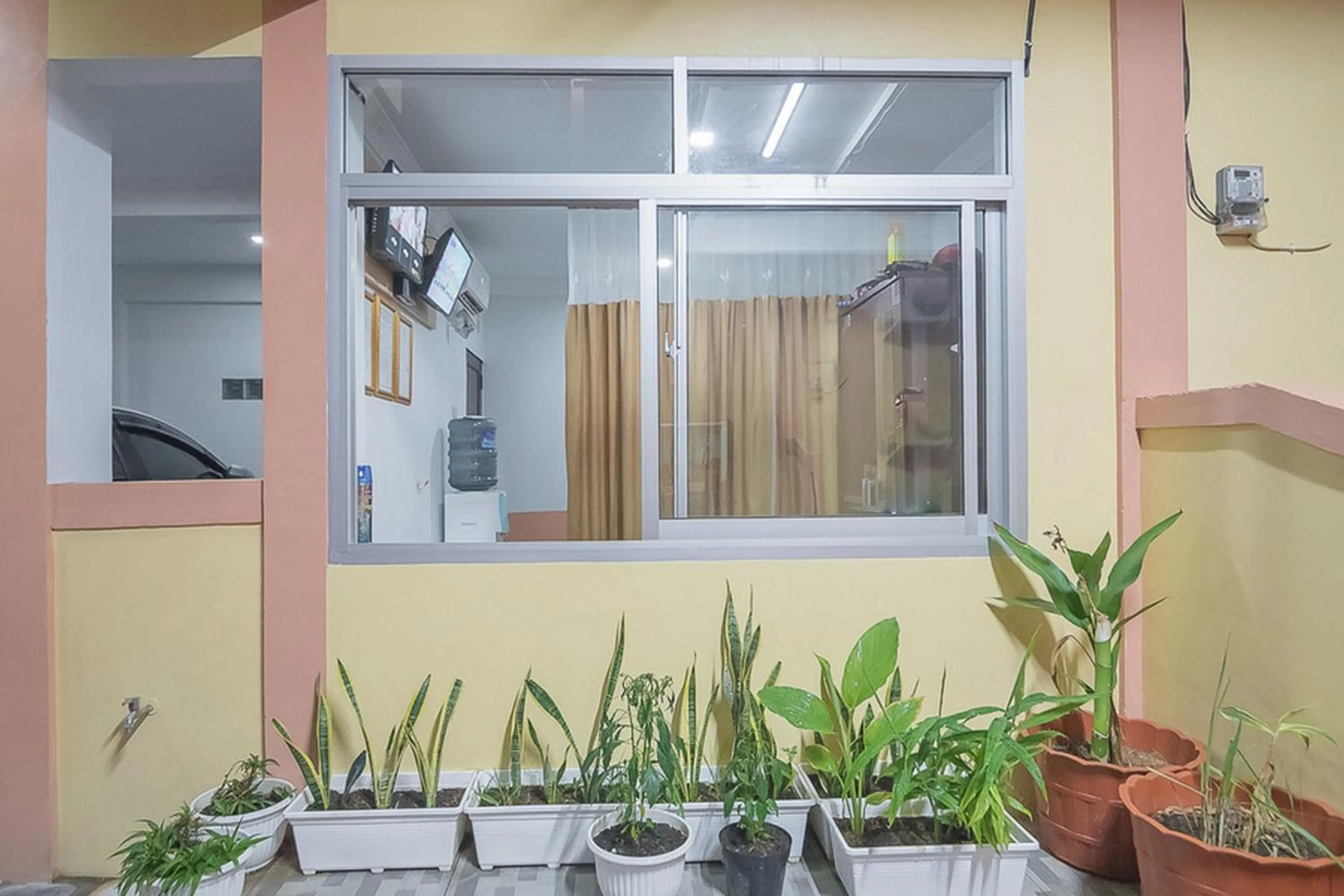 Facade/entrance in RedDoorz near RSUD Dr Abdul Aziz Singkawang