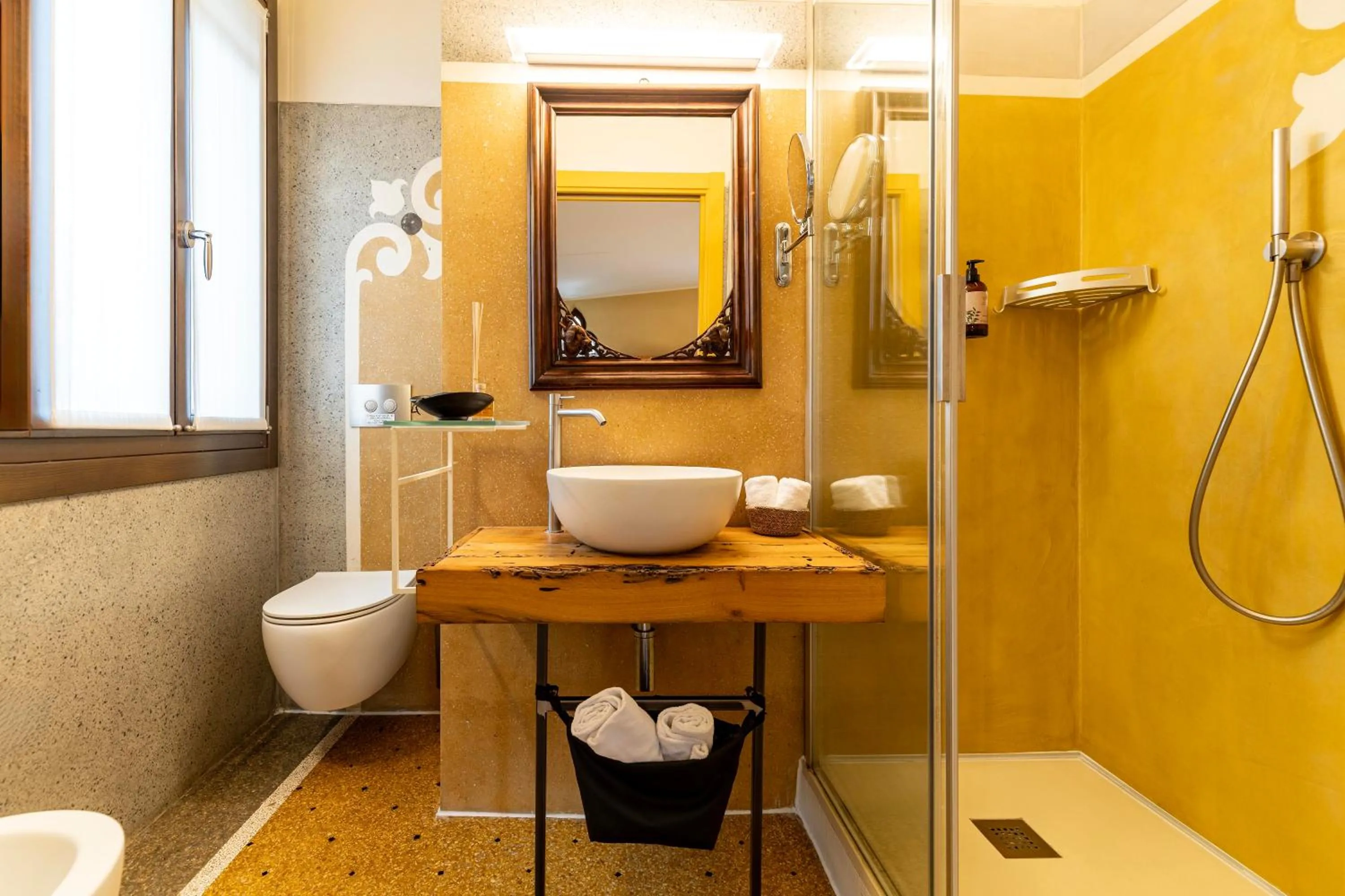 Cinqueteste Luxury Home