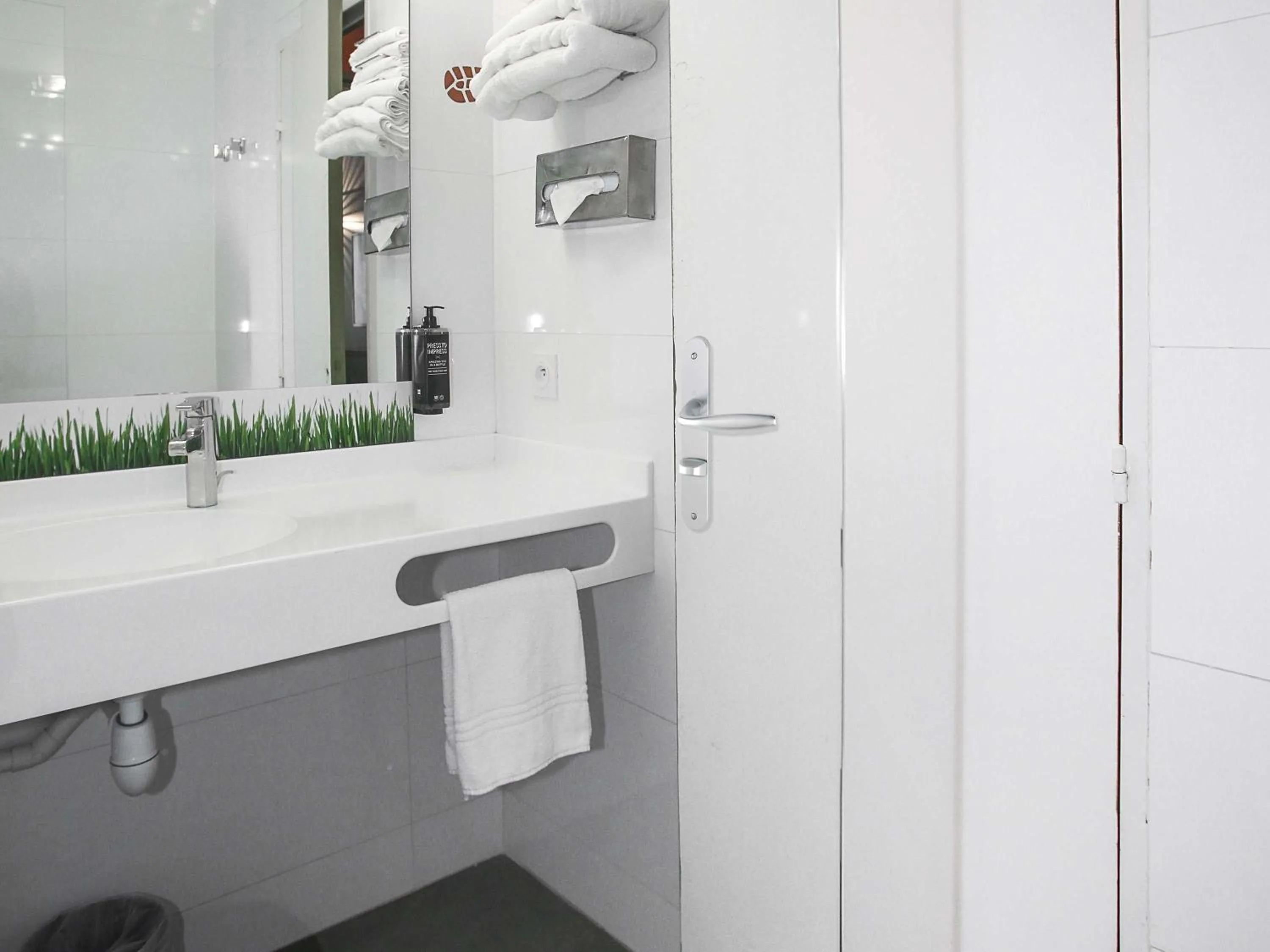 Bedroom in Ibis Styles Lisieux Normandie