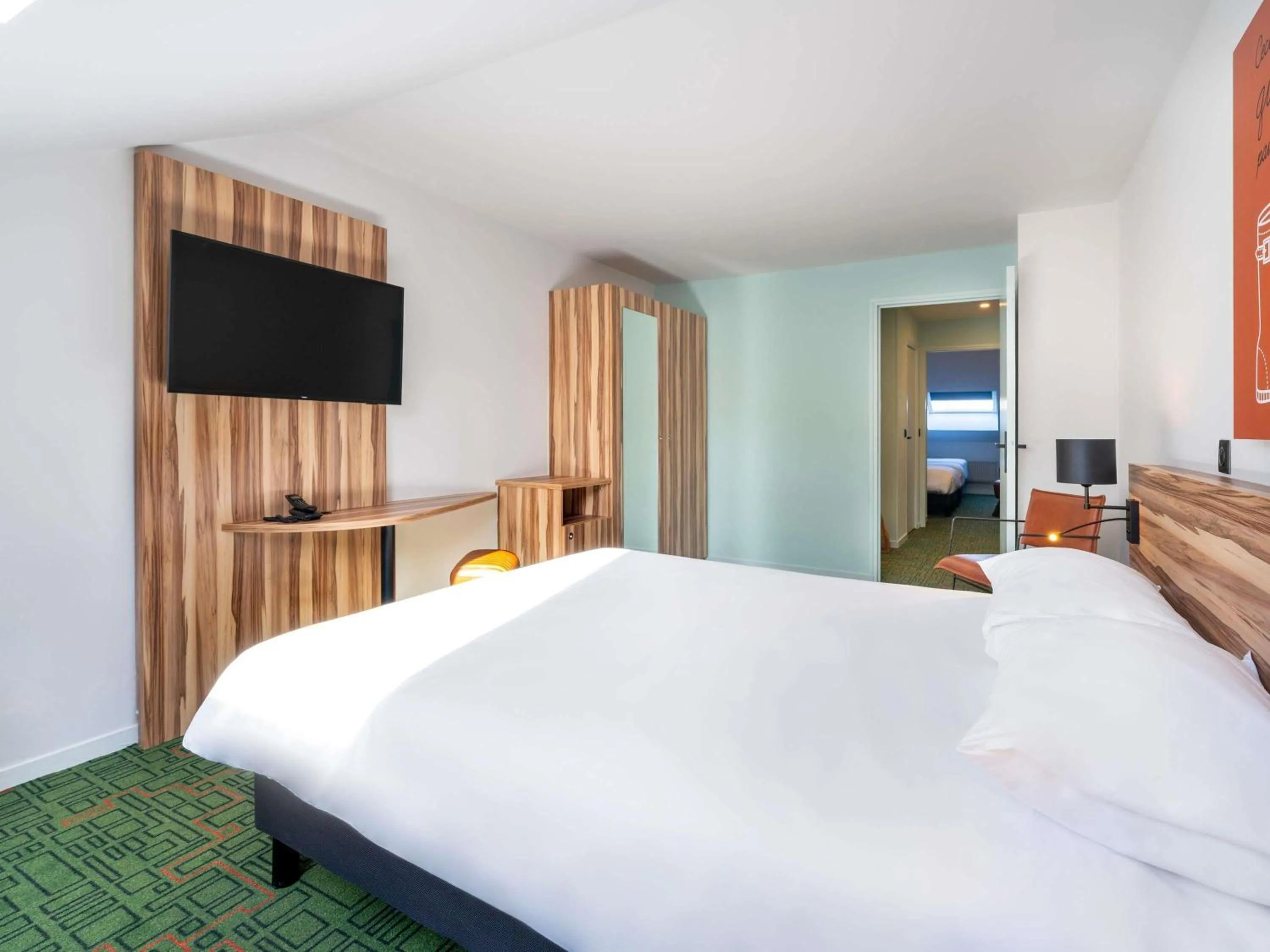 Bedroom, Bed in Ibis Styles Lisieux Normandie