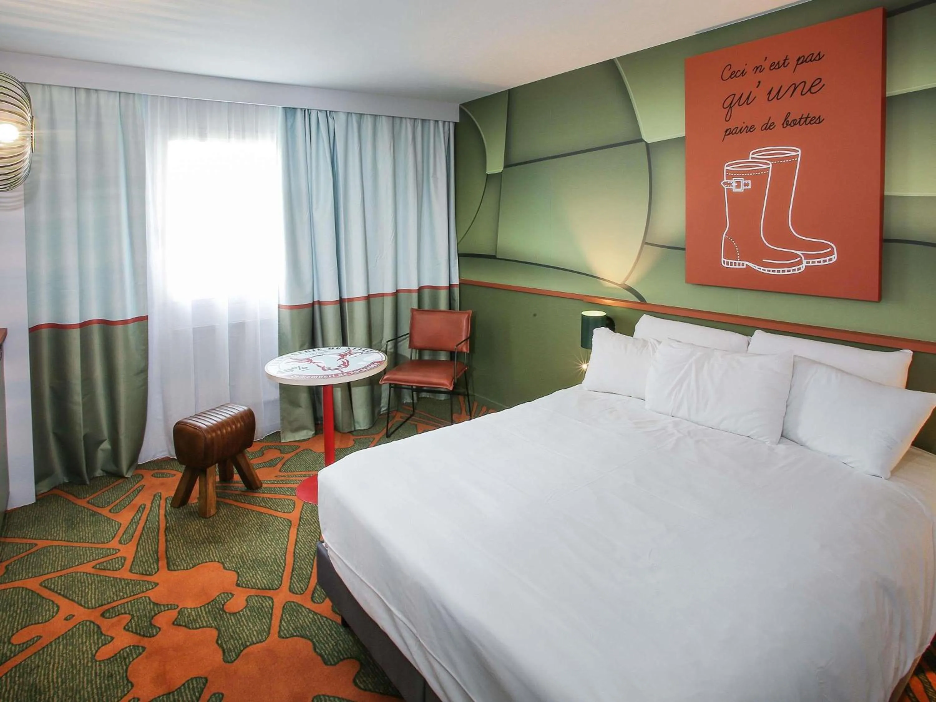 Bedroom, Bed in Ibis Styles Lisieux Normandie