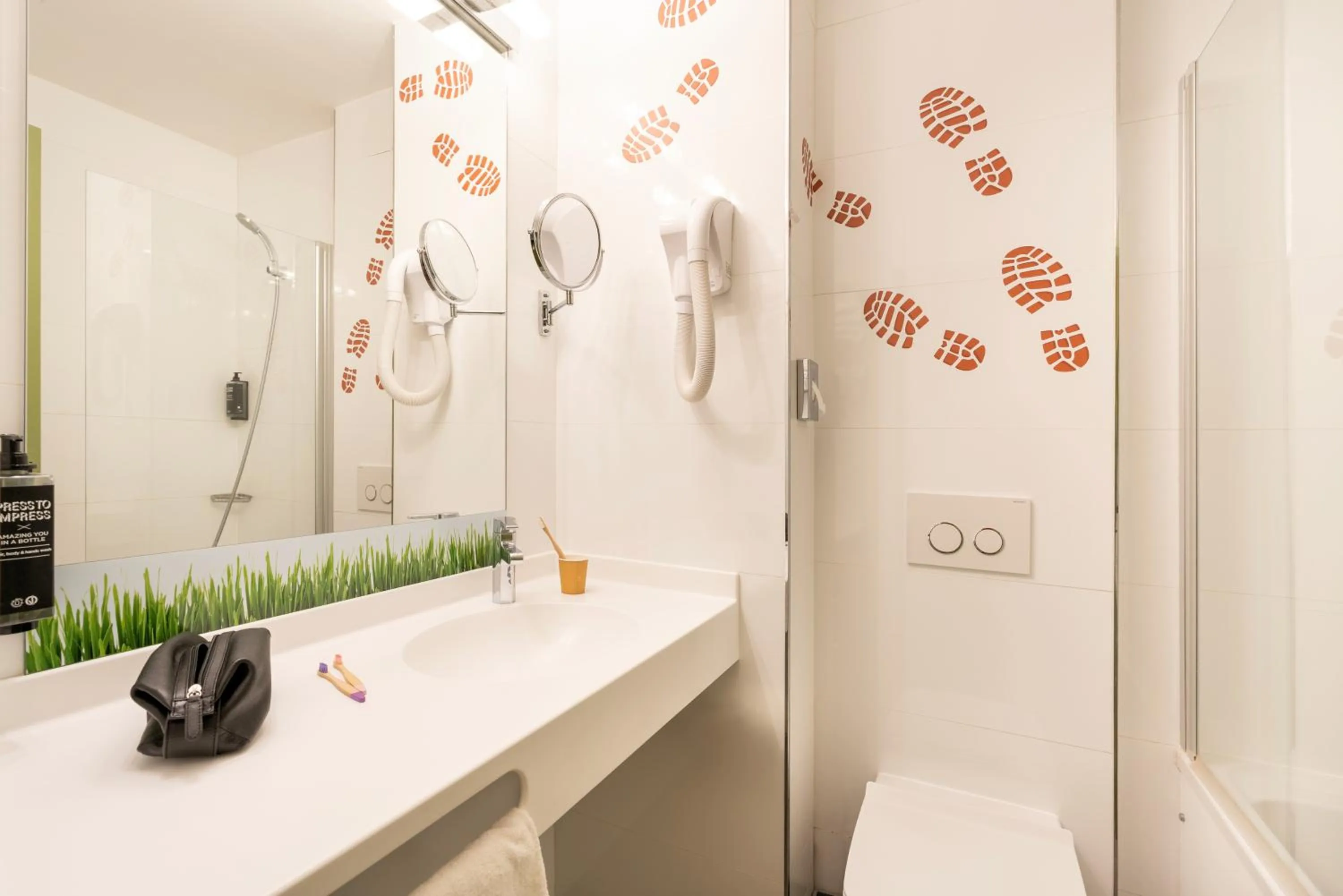 Bathroom in Ibis Styles Lisieux Normandie