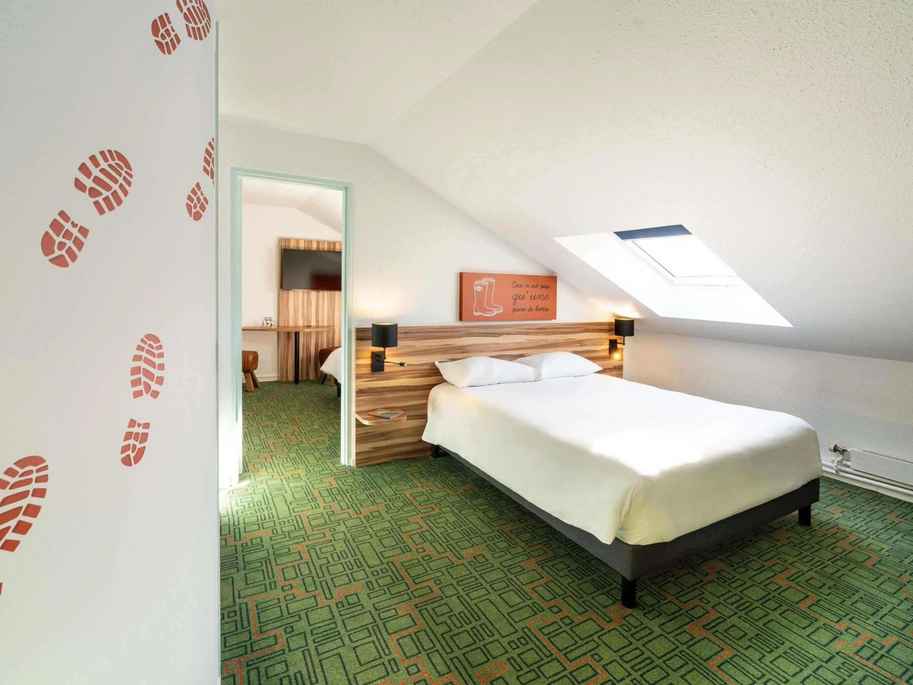 Bedroom, Bed in Ibis Styles Lisieux Normandie