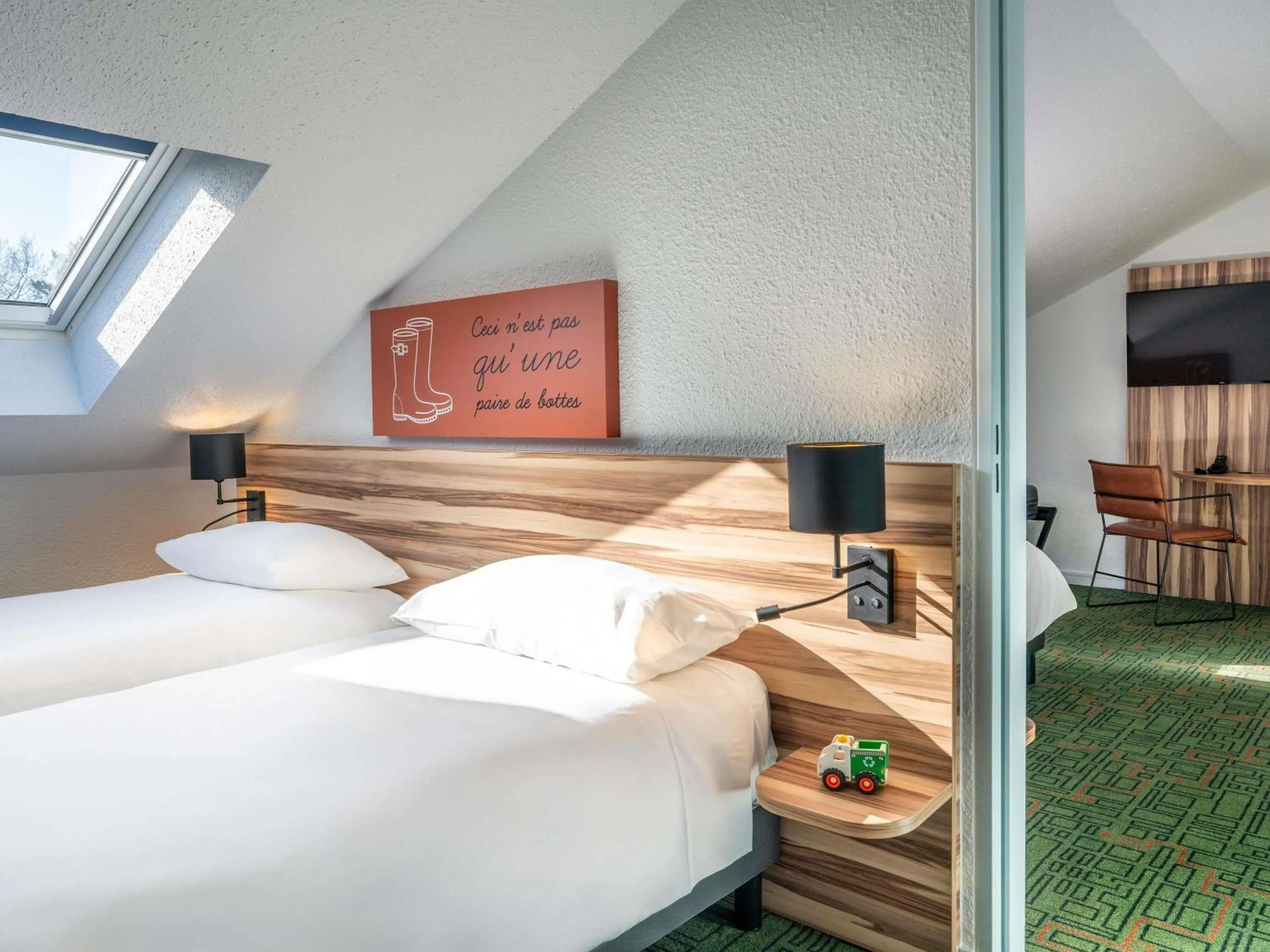Bedroom, Bed in Ibis Styles Lisieux Normandie