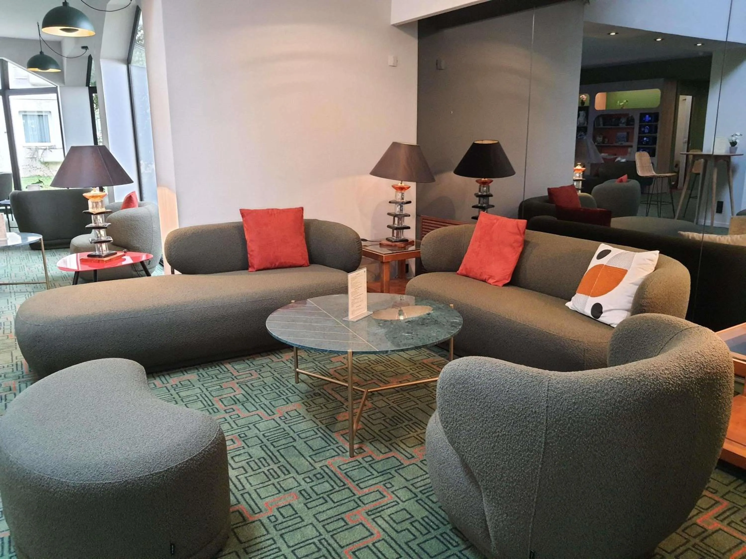 Lounge or bar in Ibis Styles Lisieux Normandie