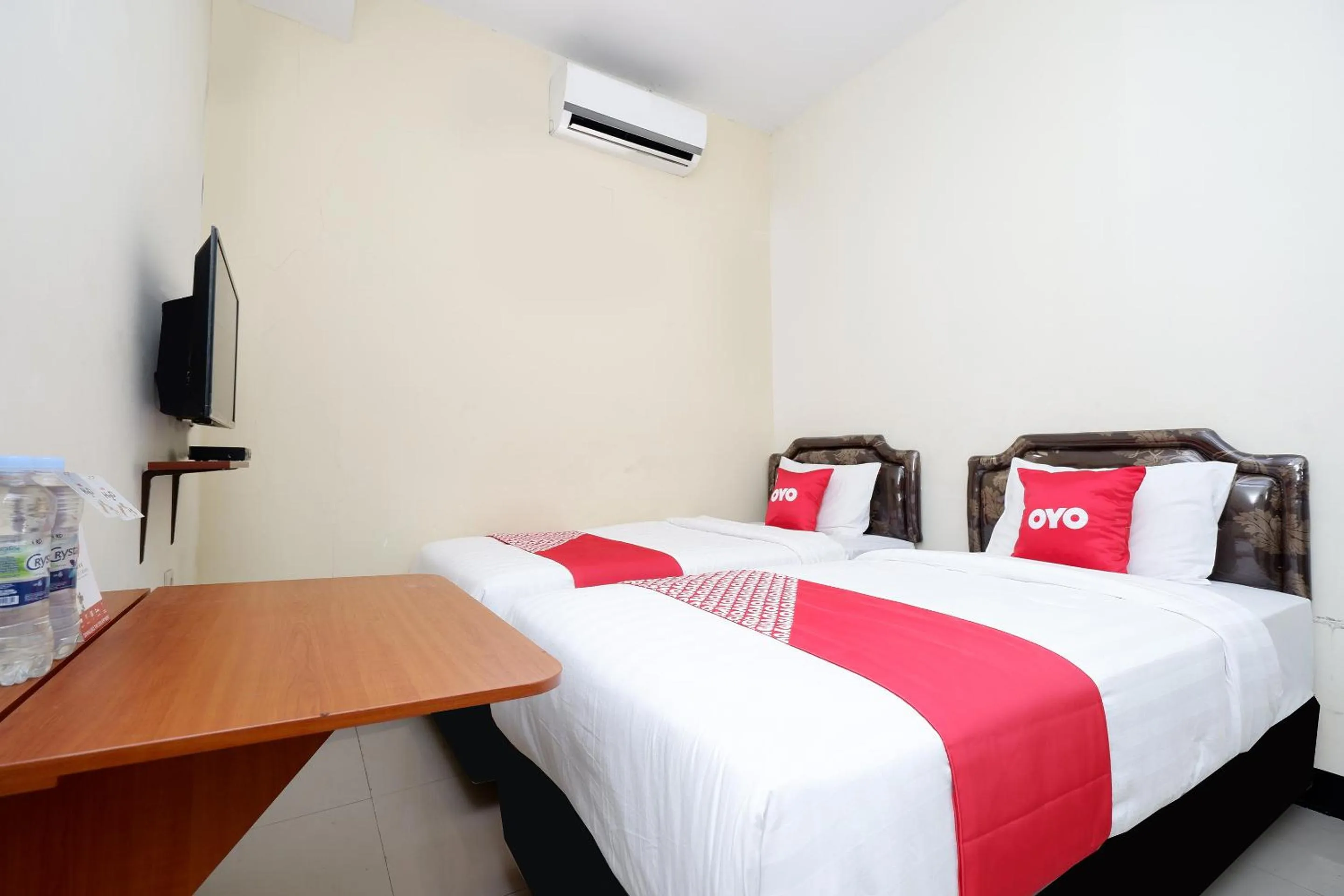 Bedroom in OYO 1815 Gatsu Residence