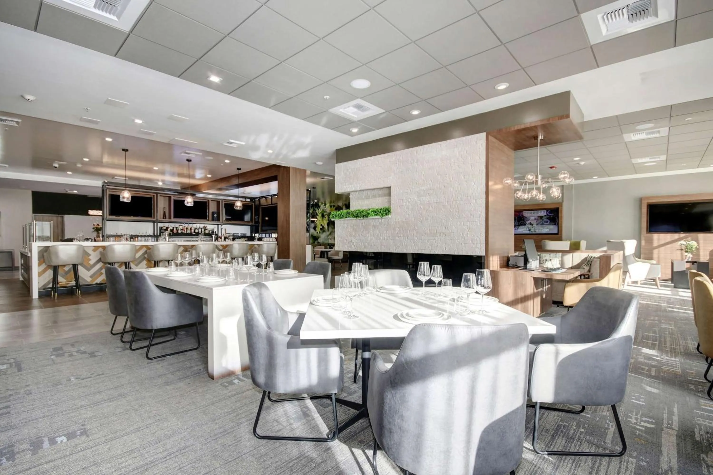 Restaurant/places to eat in Wyndham Garden Sacramento Airport Natomas