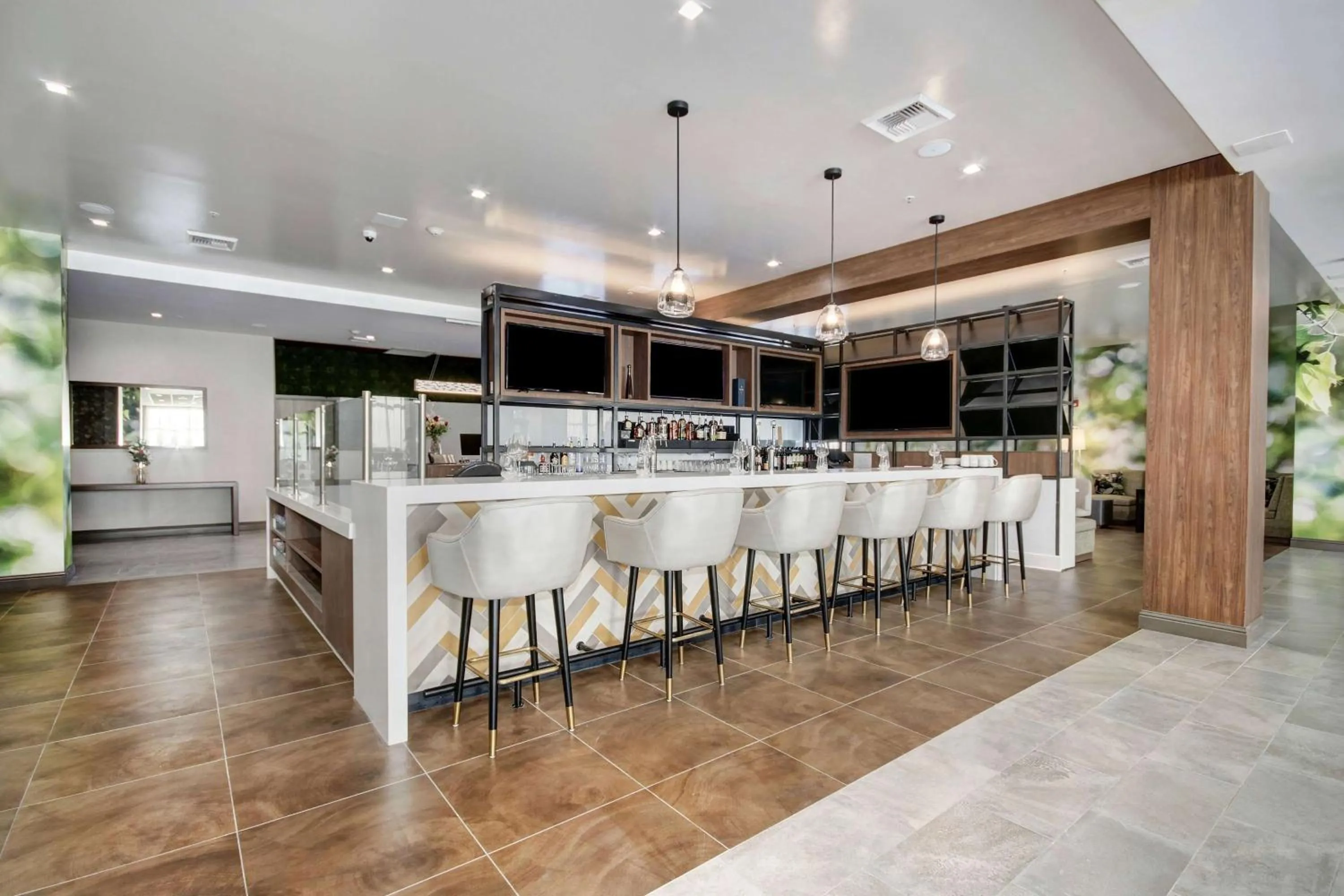 Swimming pool in Wyndham Garden Sacramento Airport Natomas