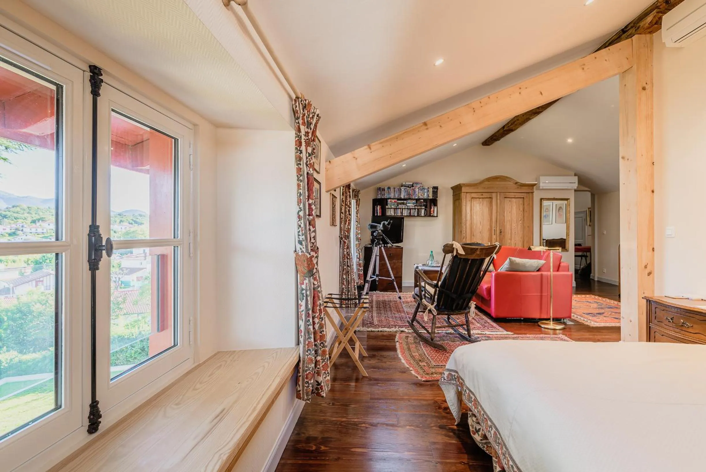 Photo of the whole room in Aita Baita