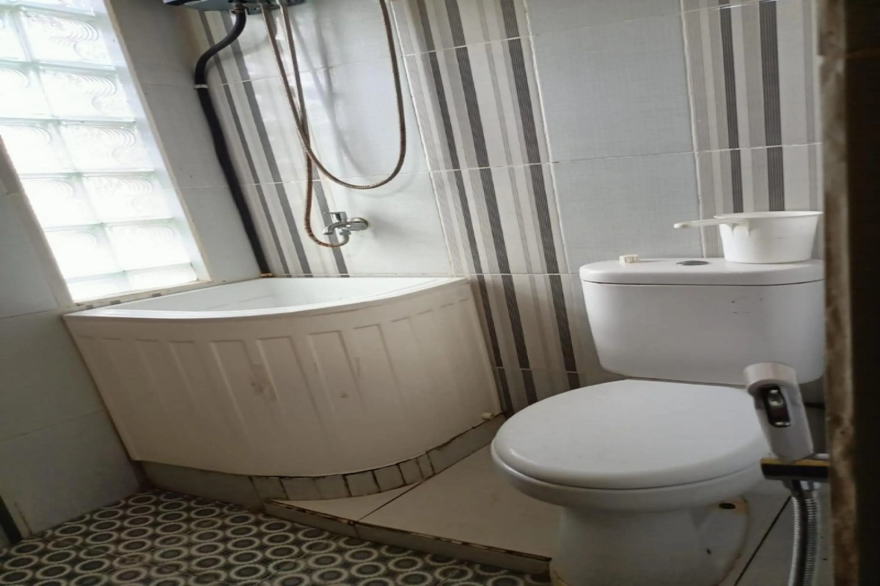 Bathroom in OYO 91232 Hotel Garuda