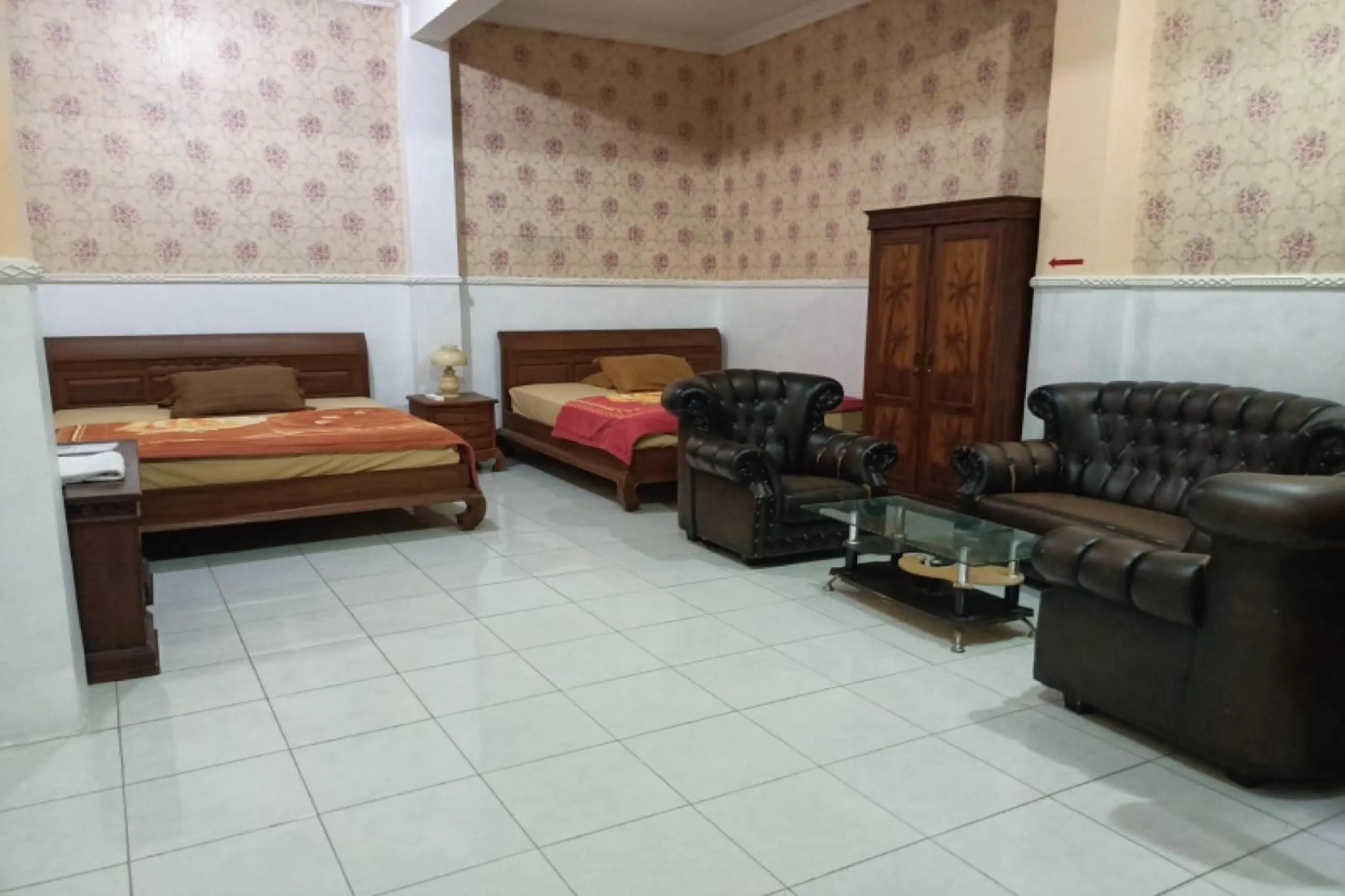 Bedroom in OYO 91232 Hotel Garuda