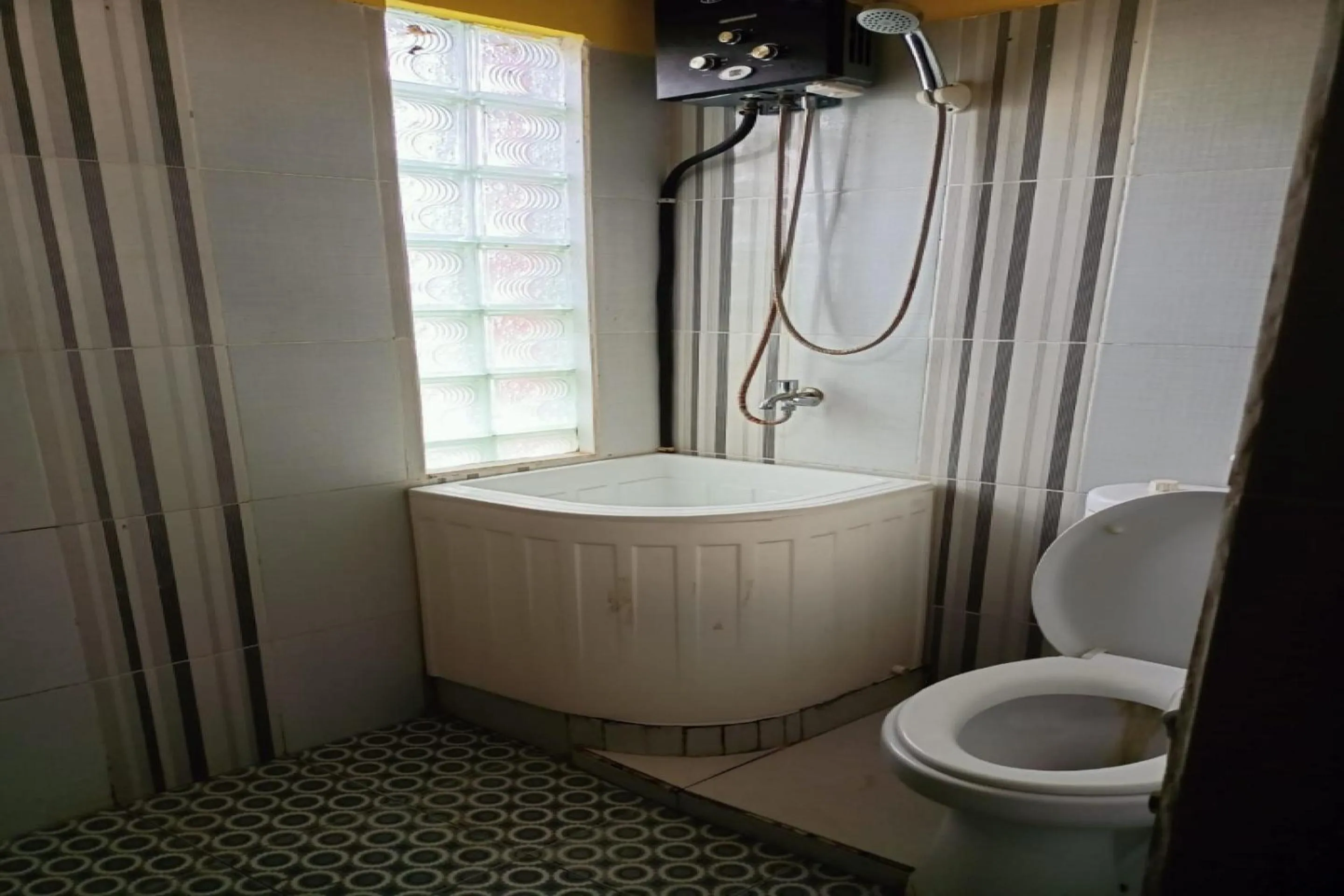 Bathroom in OYO 91232 Hotel Garuda