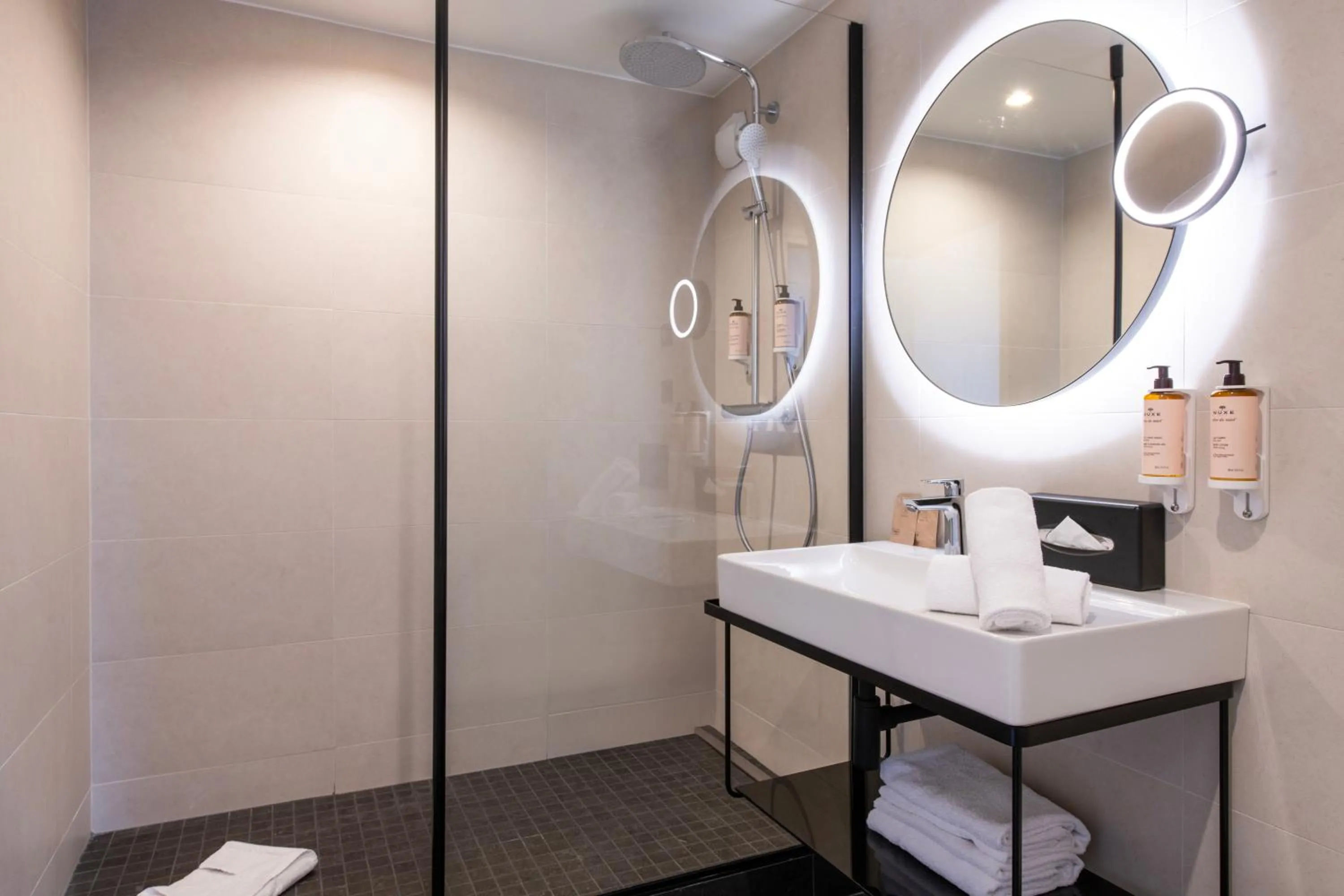 Shower in Mercure Paris Bercy Bibliothèque