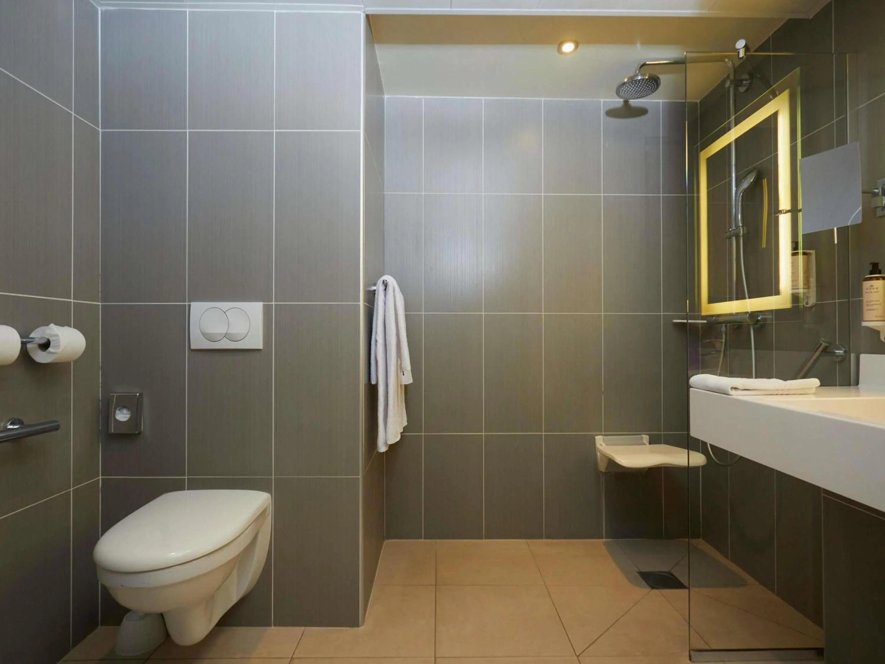 Bedroom in Mercure Arras Centre Gare