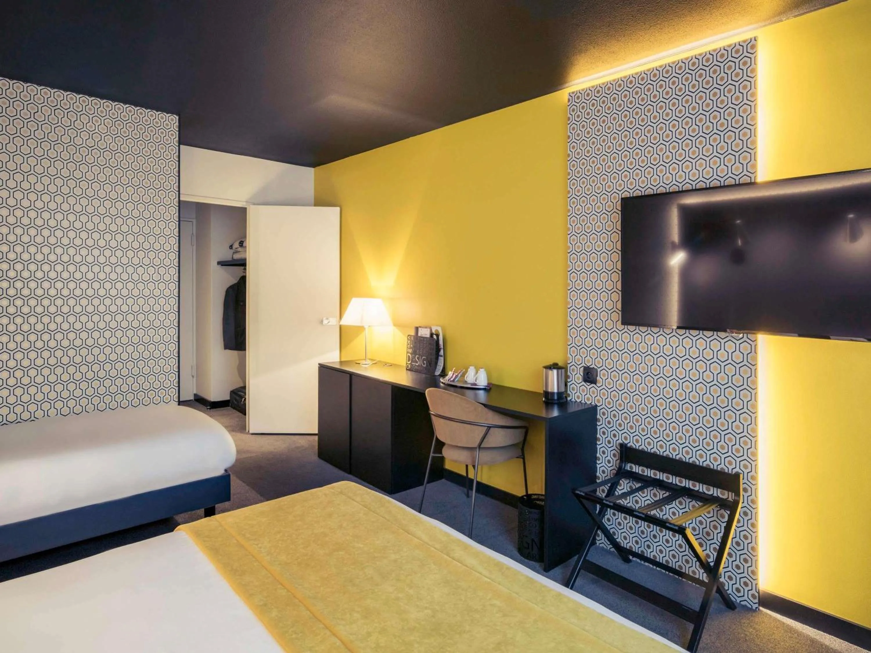 Bedroom, Bed in Mercure Arras Centre Gare