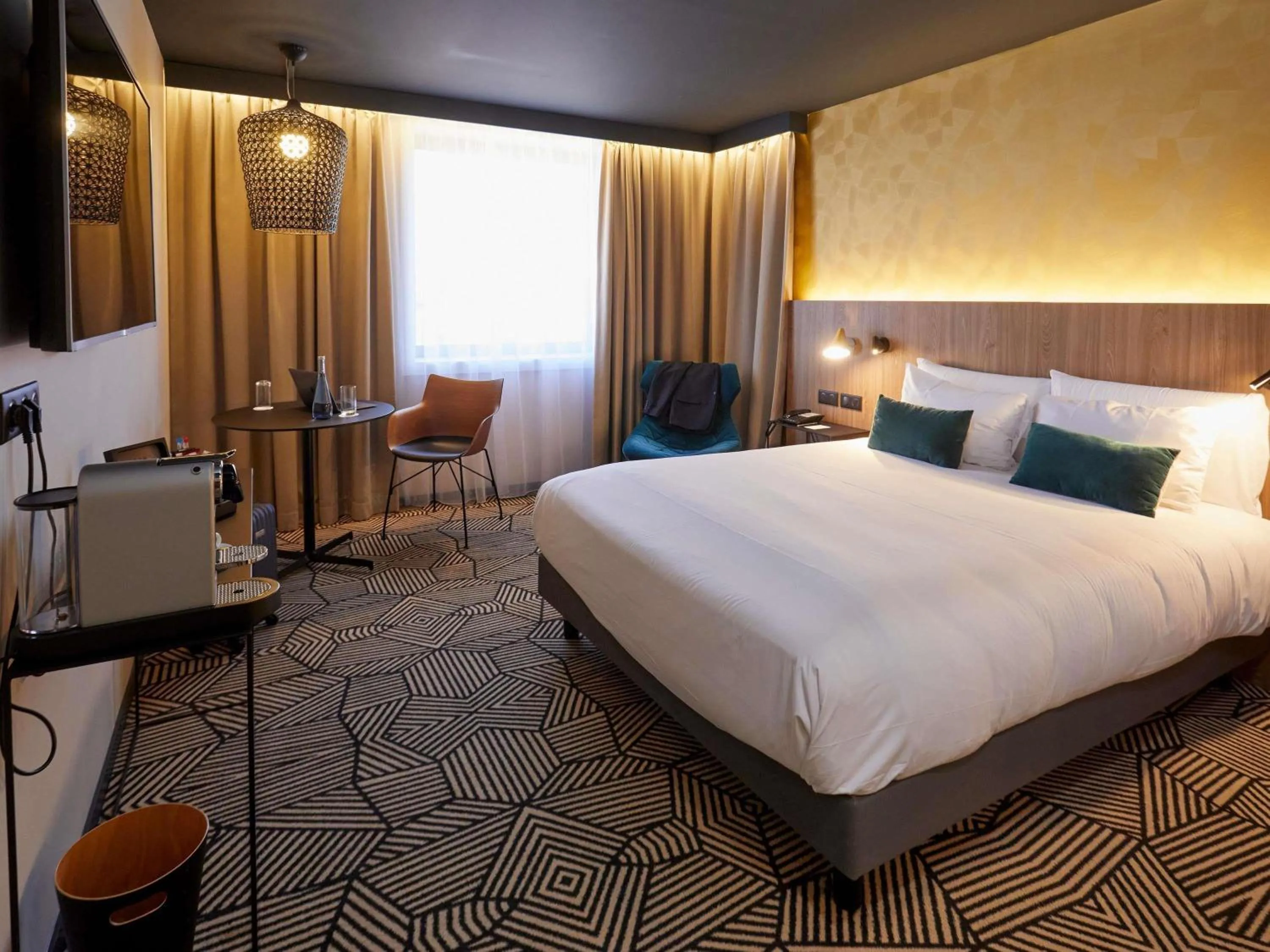 Bedroom, Bed in Mercure Arras Centre Gare