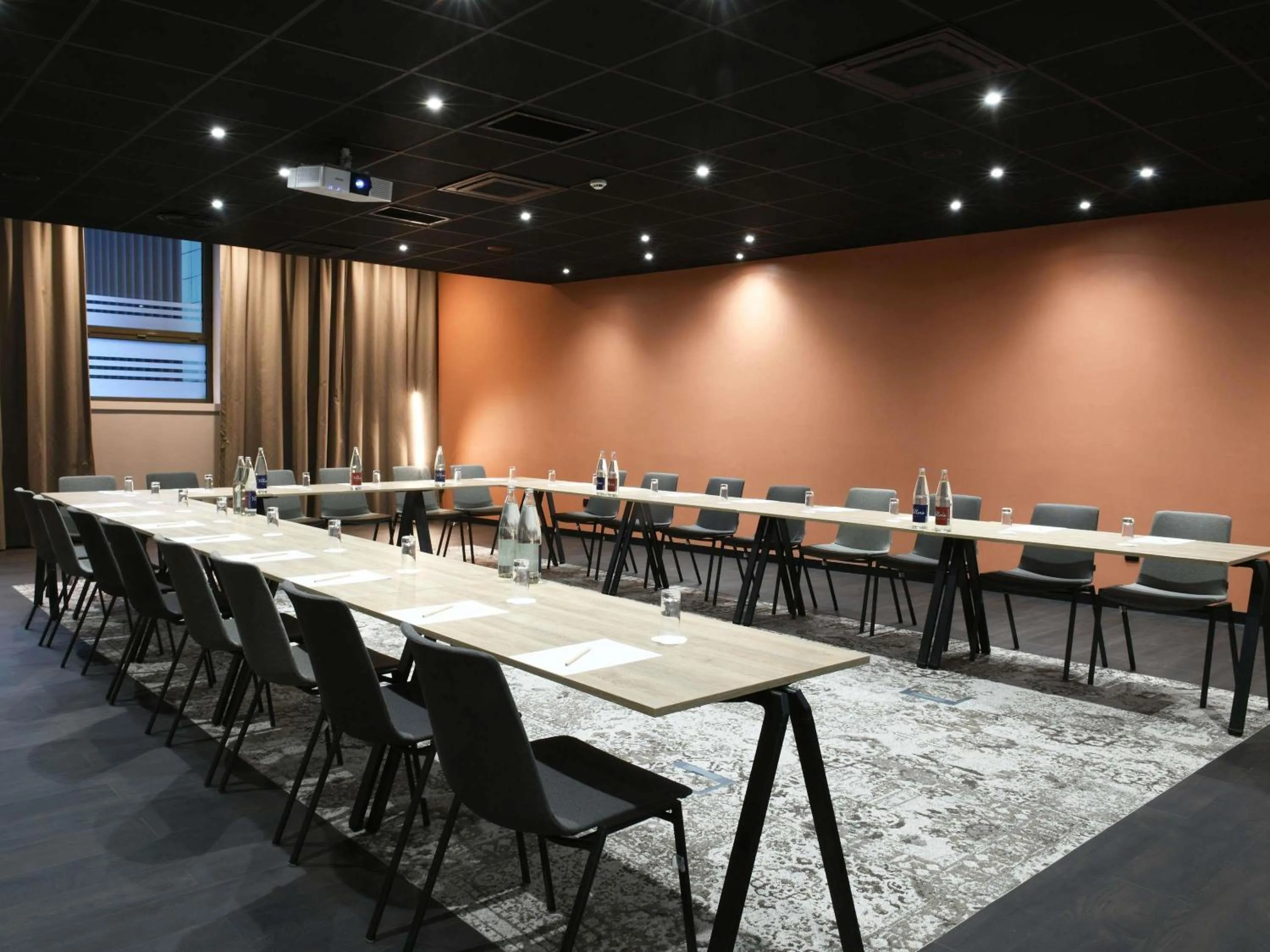 Meeting/conference room in Mercure Arras Centre Gare