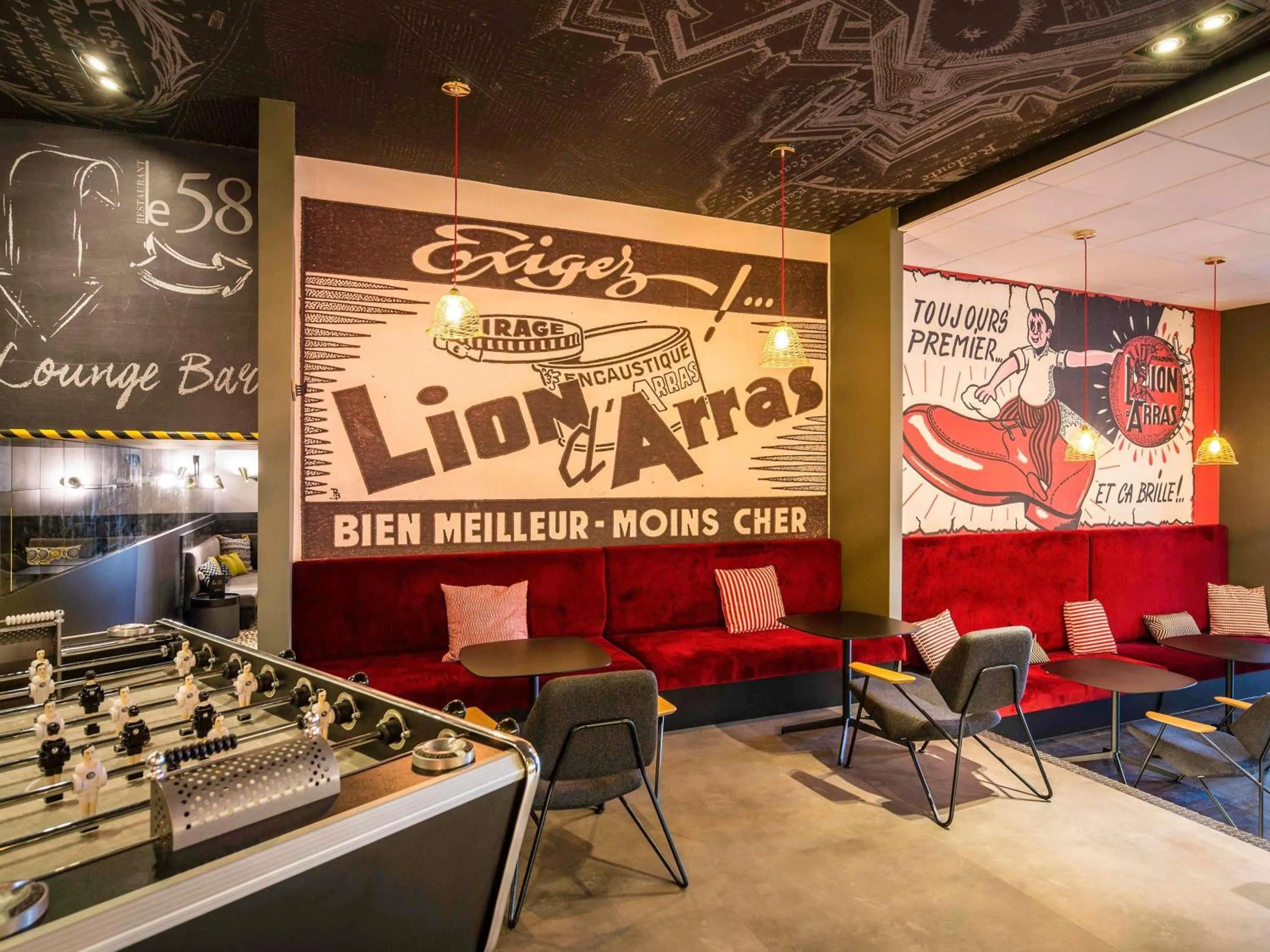 Lounge or bar in Mercure Arras Centre Gare