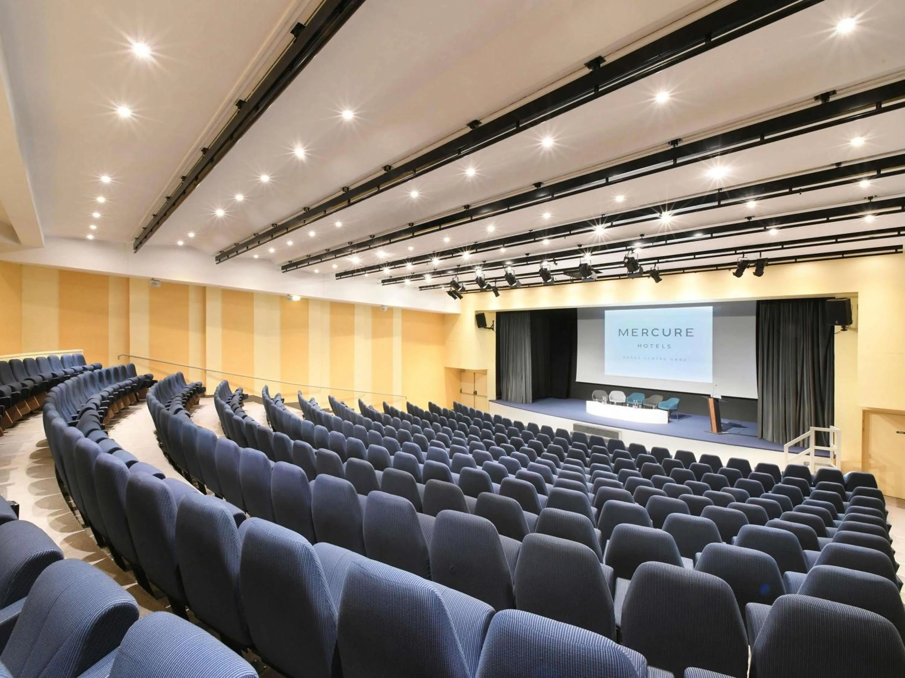 Meeting/conference room in Mercure Arras Centre Gare