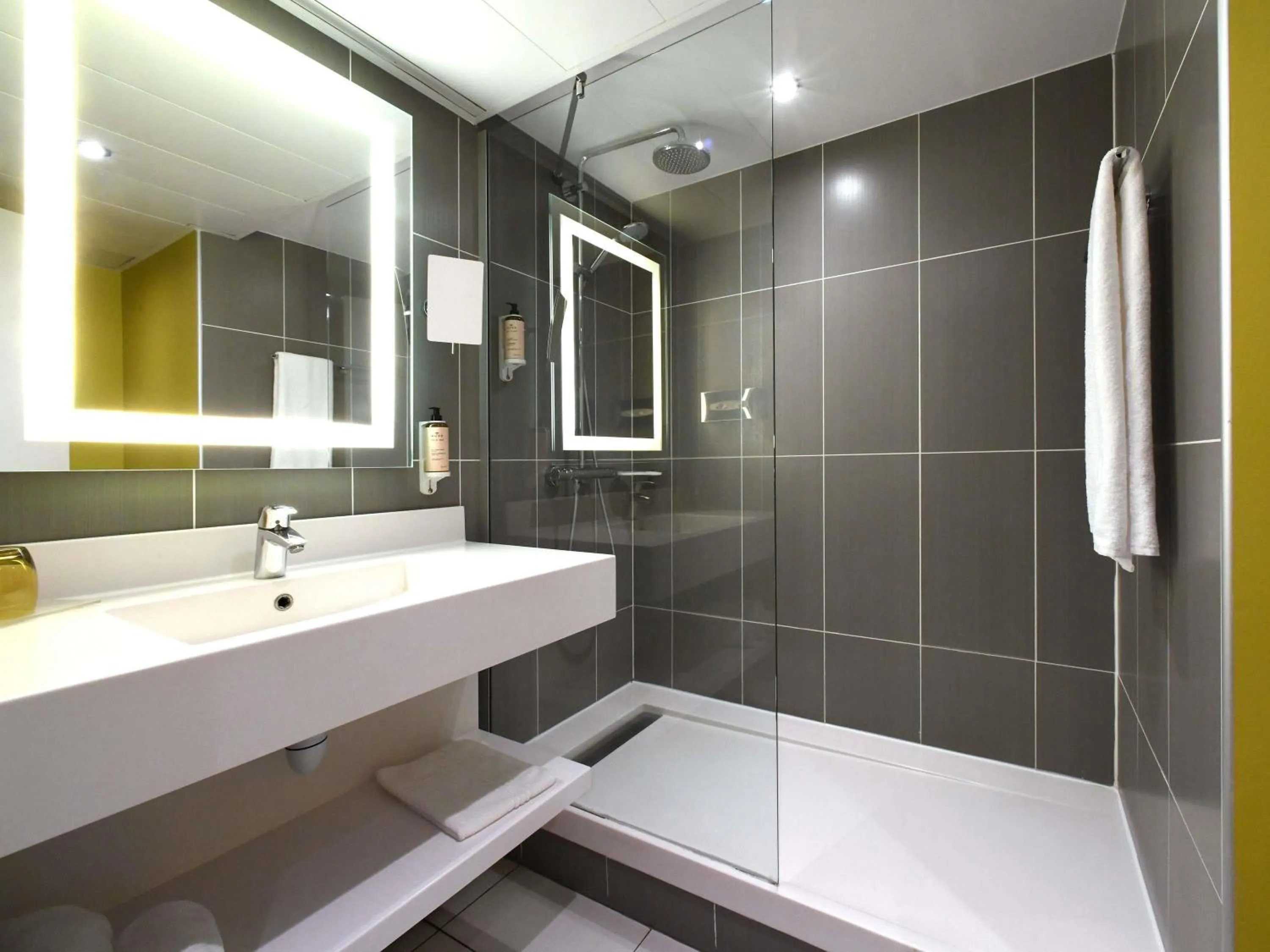 Bedroom in Mercure Arras Centre Gare