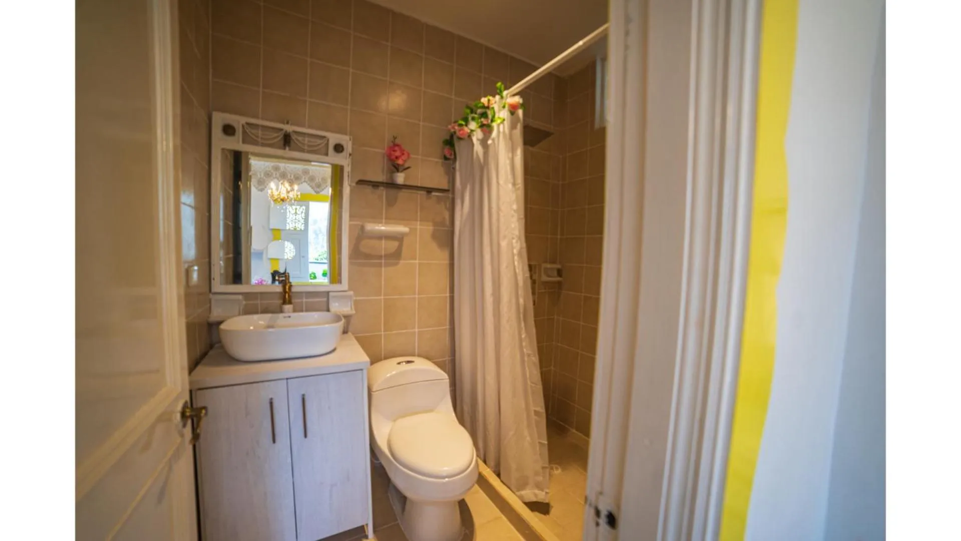 Shower in Posada del Angel