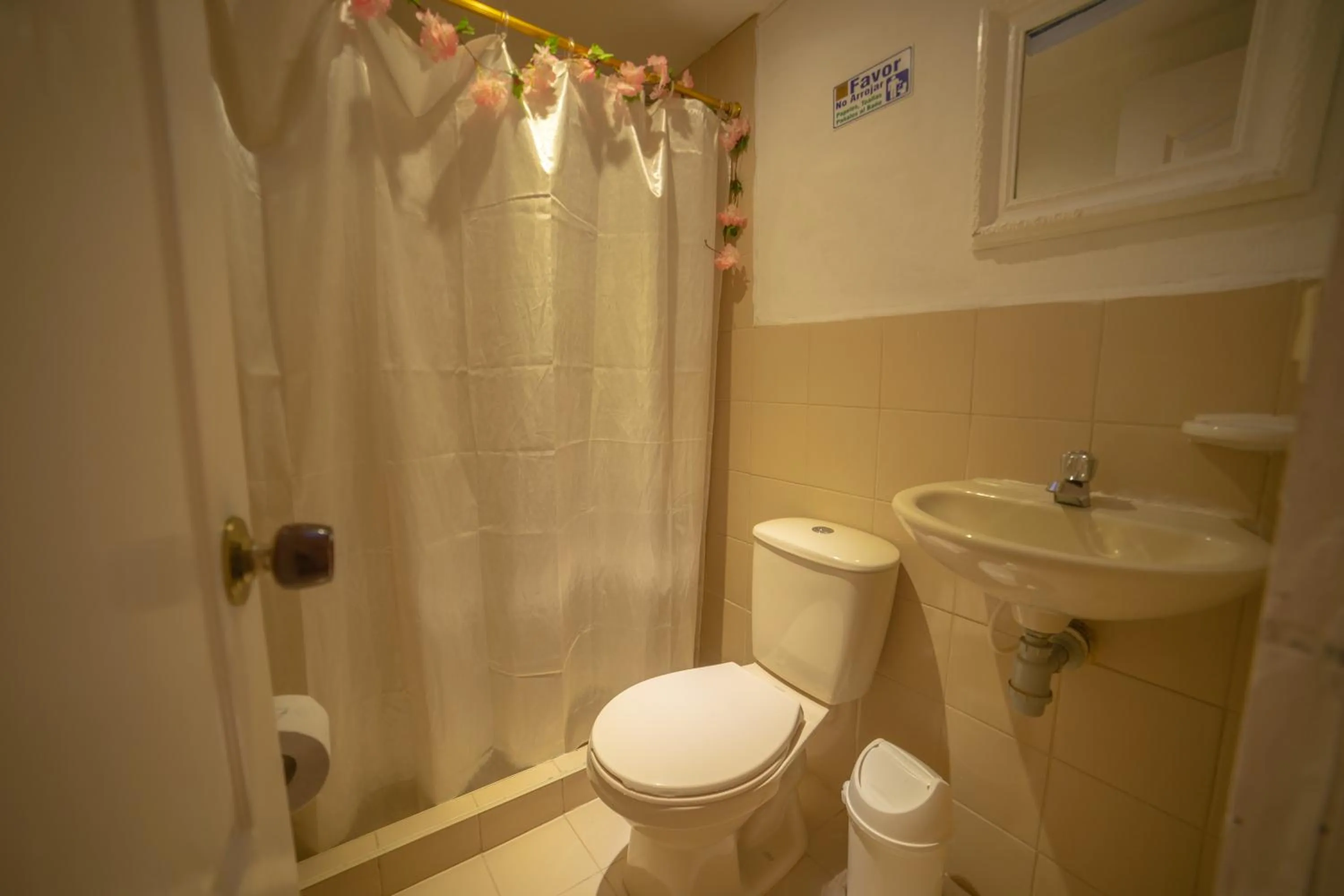 Shower in Posada del Angel