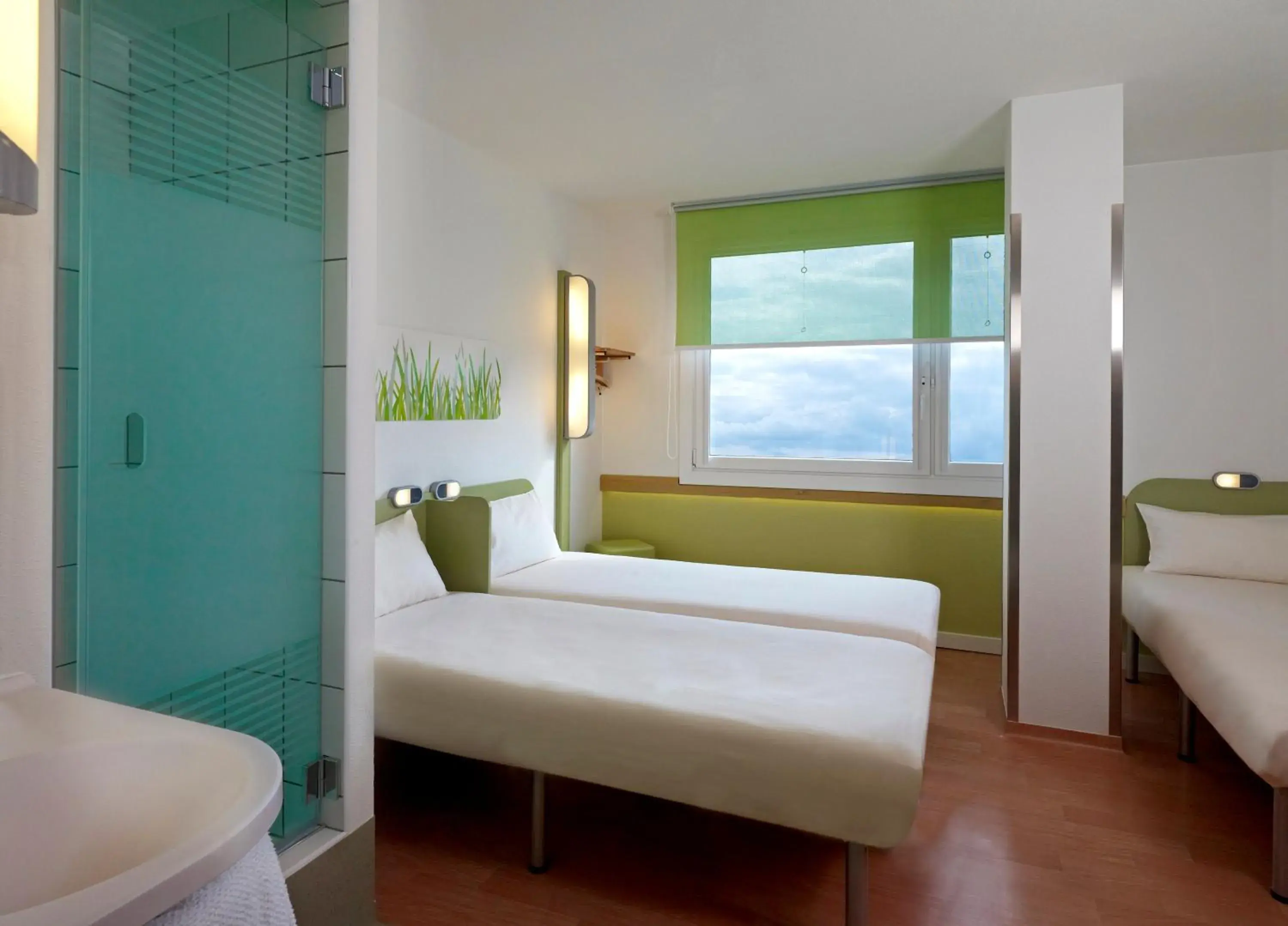 Standard Triple Room in ibis budget Warszawa West Station Standard Triple Room in ibis budget Warszawa West Station