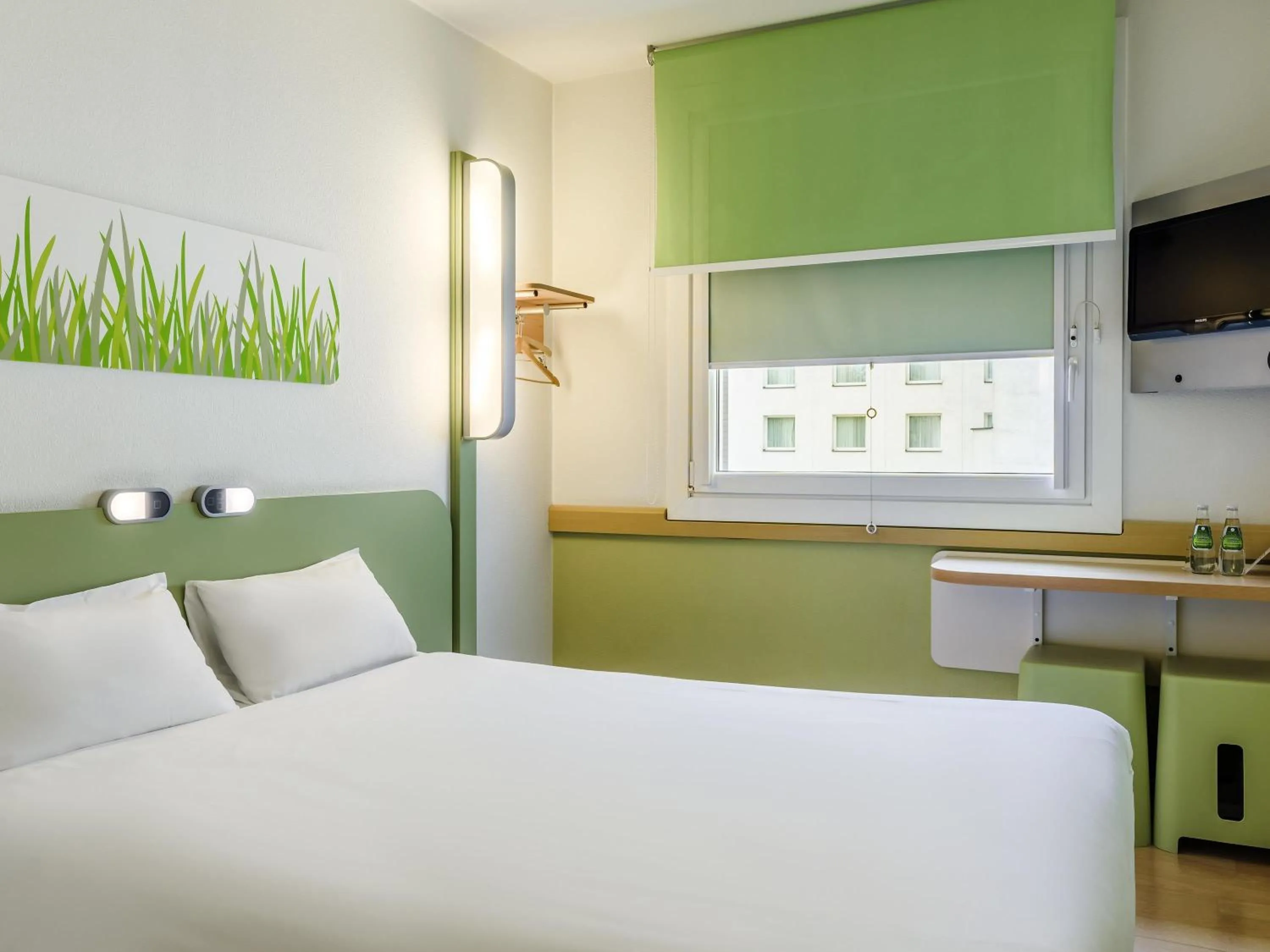 Bedroom, Bed in ibis budget Warszawa West Station