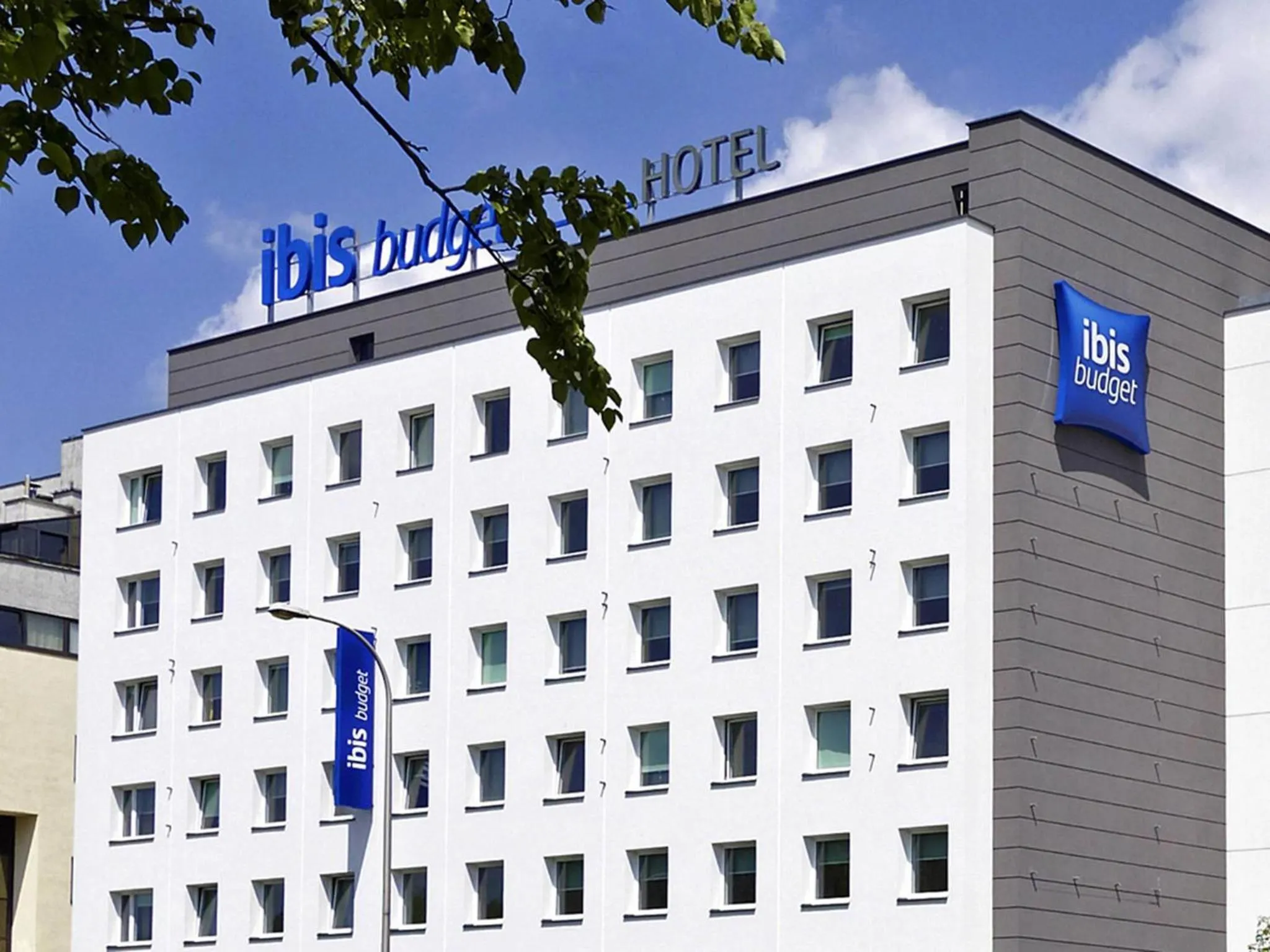 Property building in ibis budget Warszawa West Station