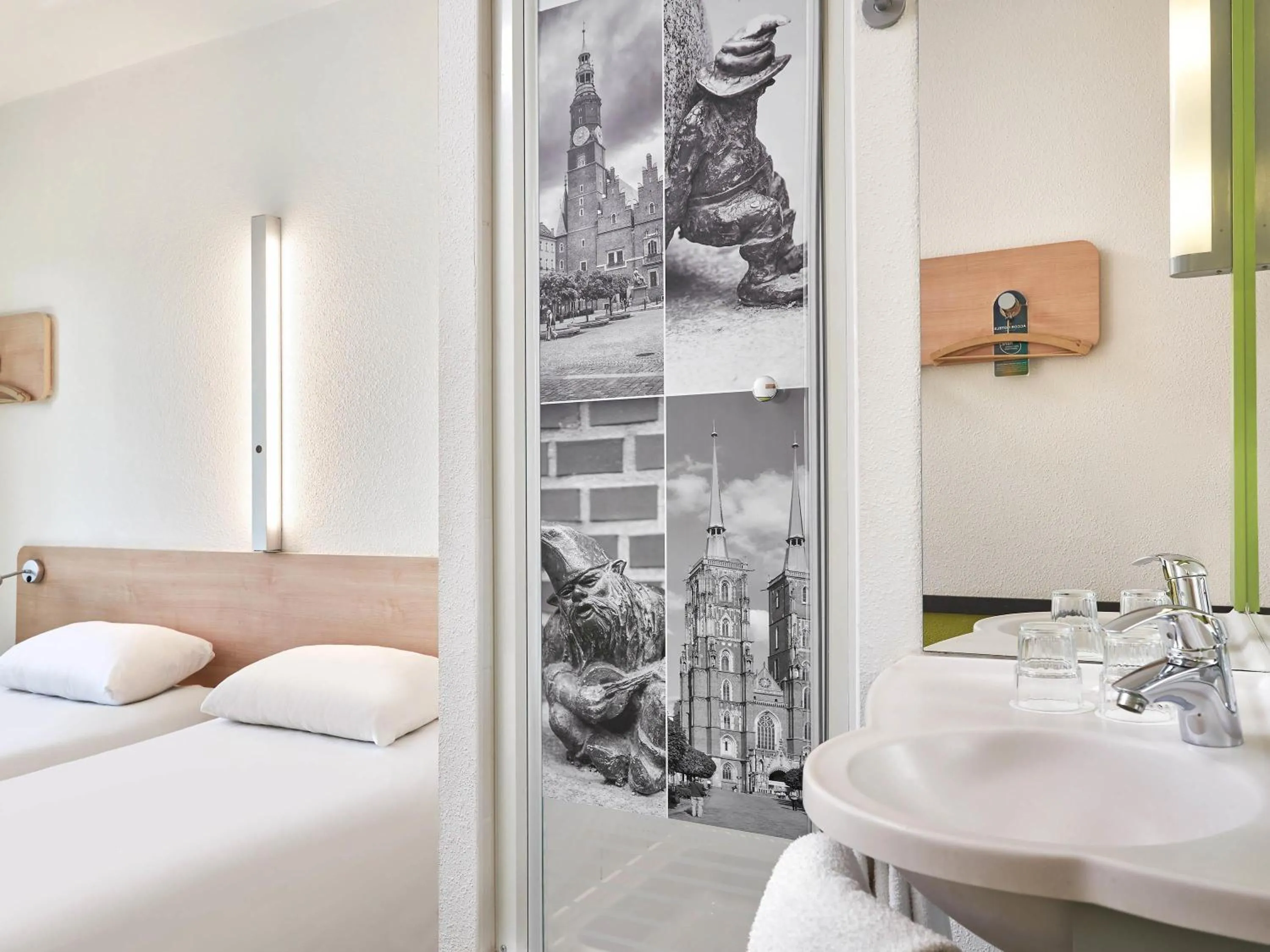 Bedroom, Bed in ibis budget Wrocław Południe