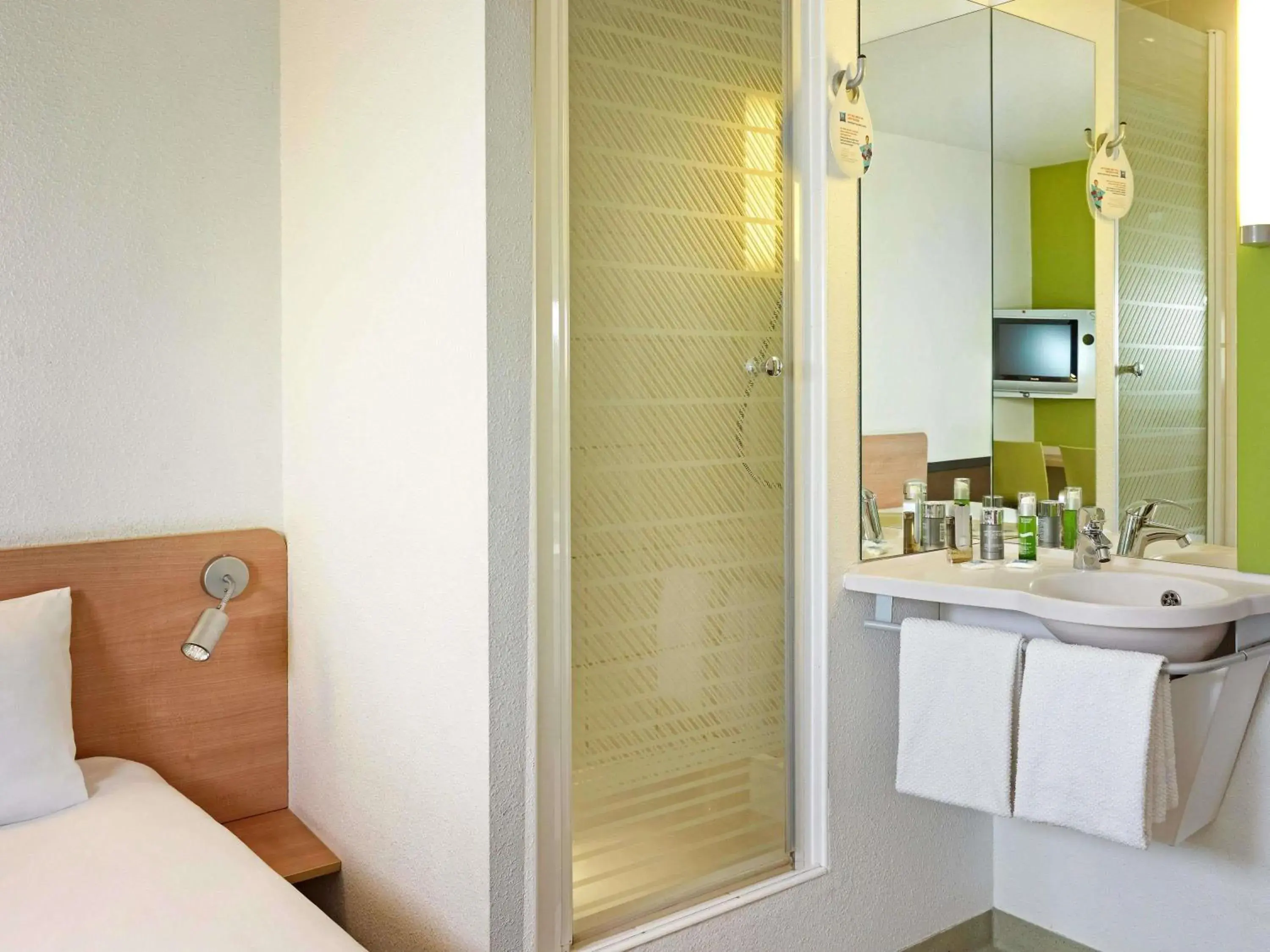 Standard Double Room in ibis budget Wrocław Południe Standard Double Room in ibis budget Wrocław Południe