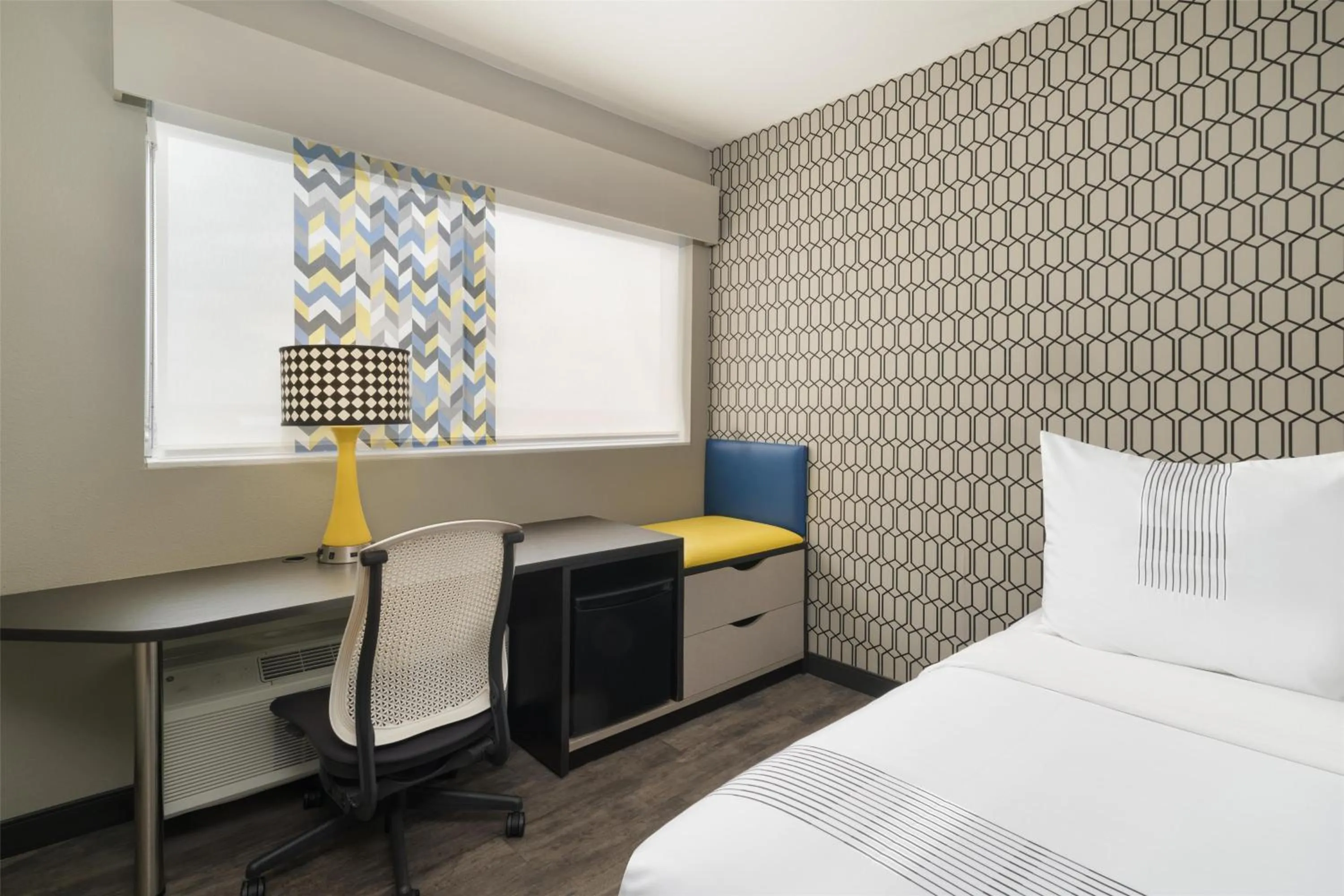 Bedroom, Bed in GLō Best Western Tulsa-Catoosa East Route 66