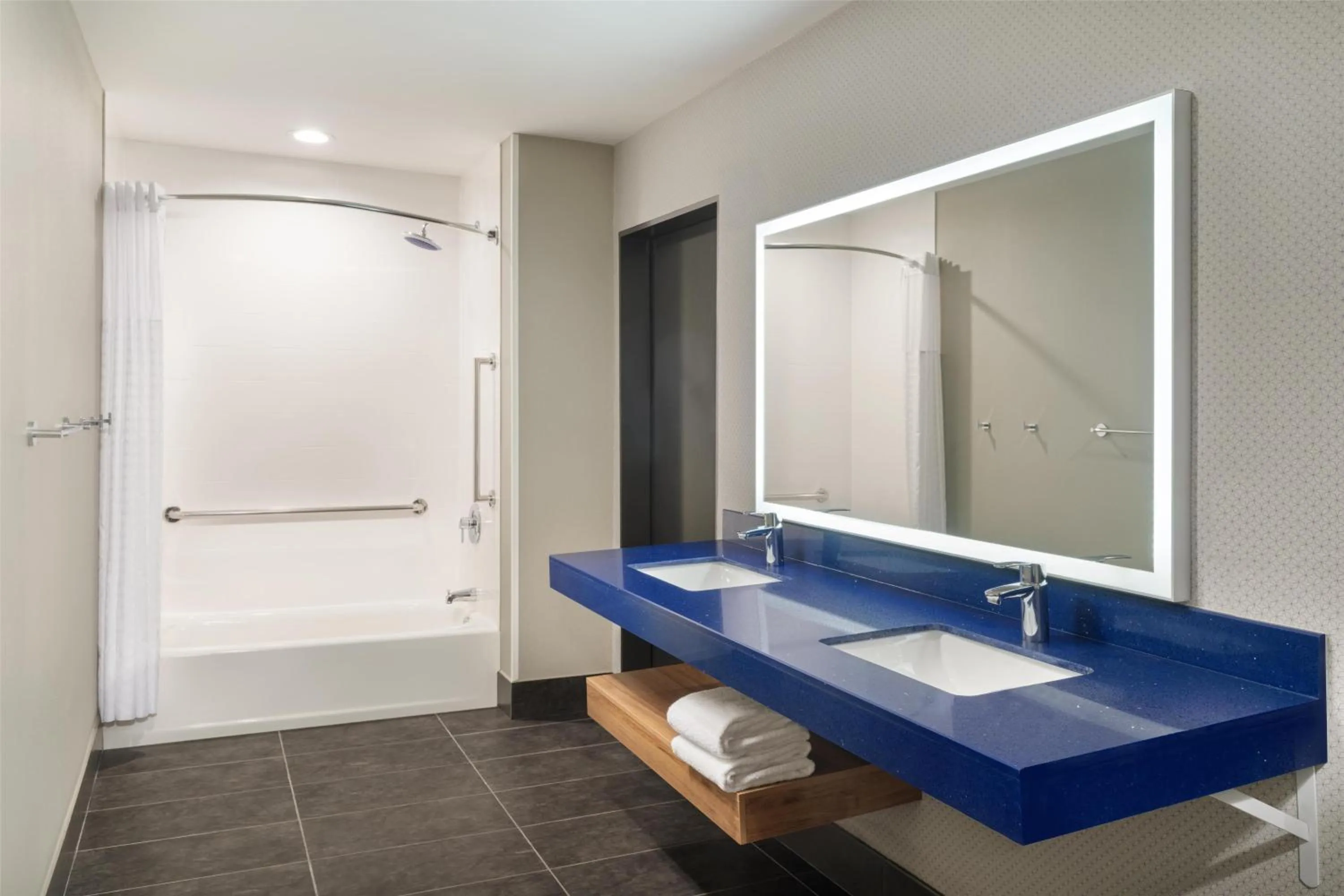 Bathroom in GLō Best Western Tulsa-Catoosa East Route 66