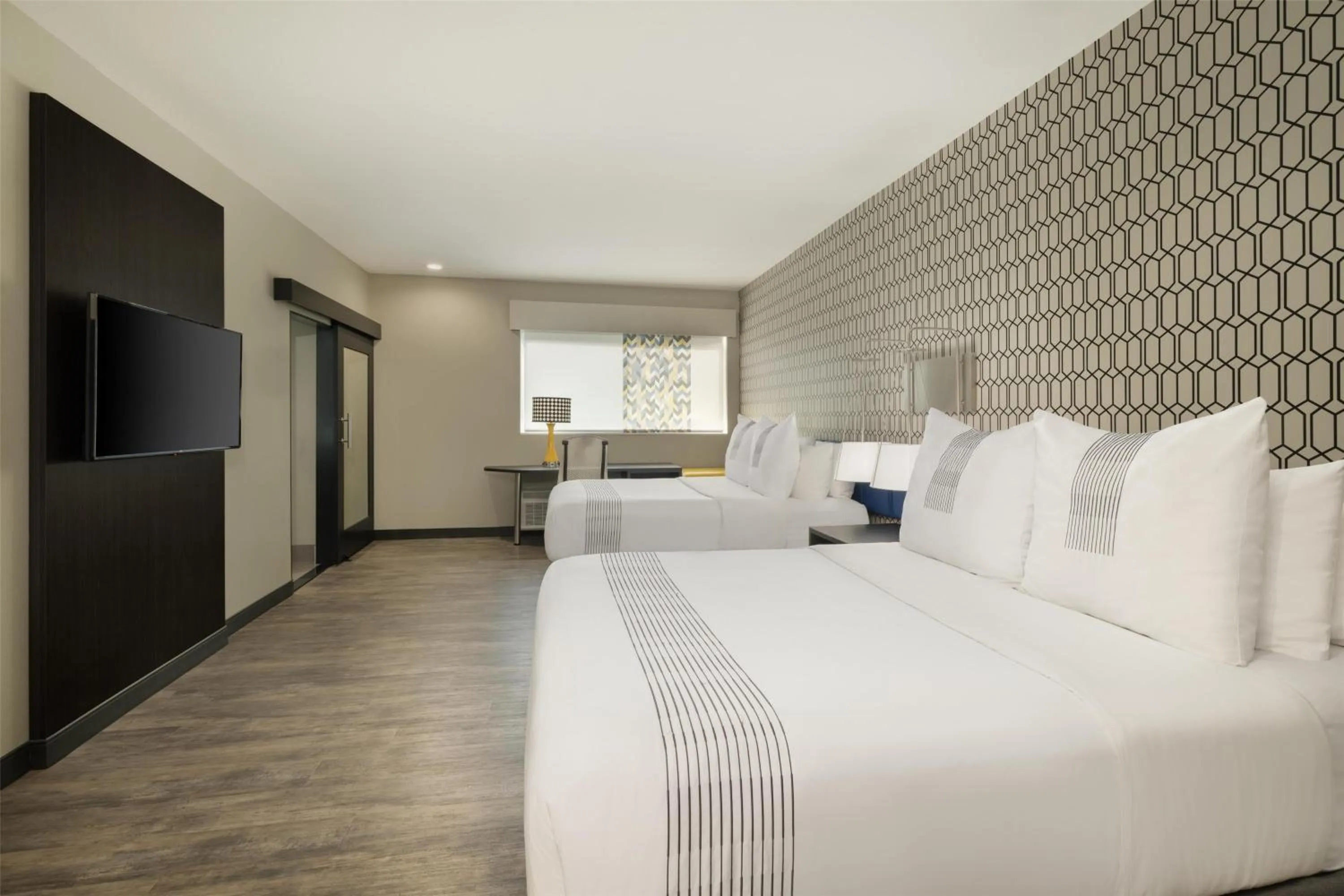 Bedroom, Bed in GLō Best Western Tulsa-Catoosa East Route 66