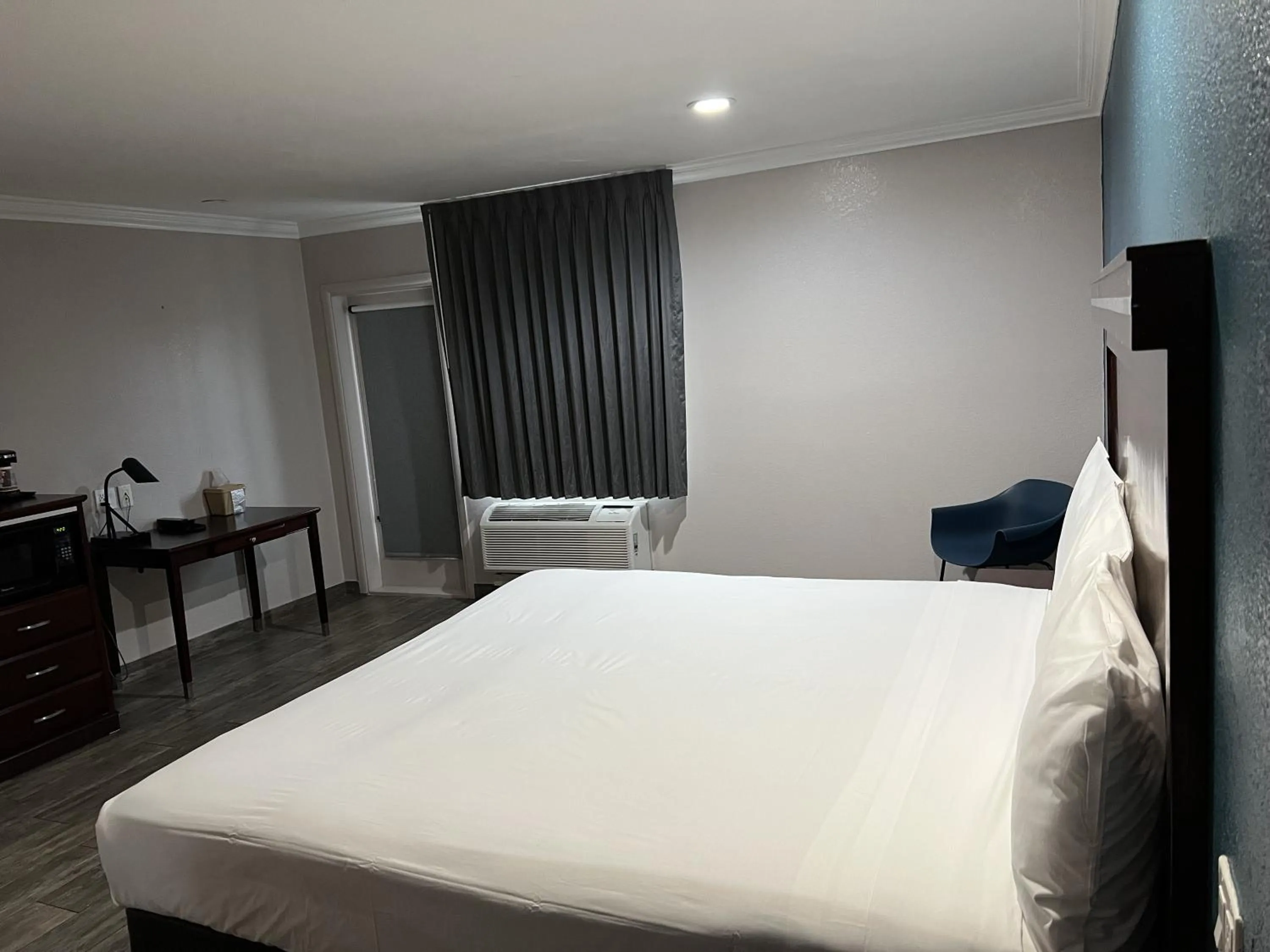 Bedroom, Bed in Super 8 by Wyndham Mesa Downtown Near Convention Center