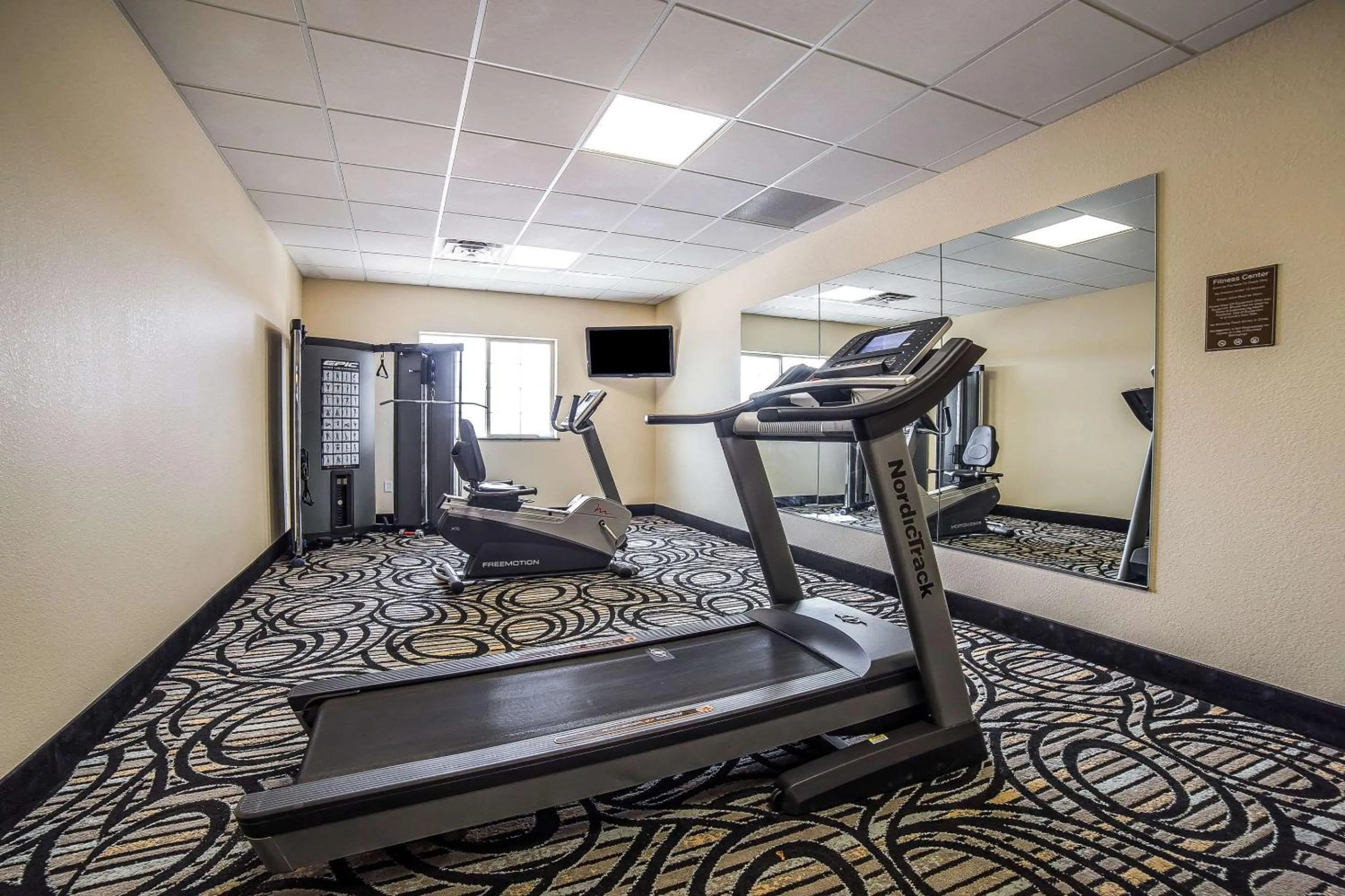 Fitness centre/facilities in Comfort Inn Ballard-Roosevelt