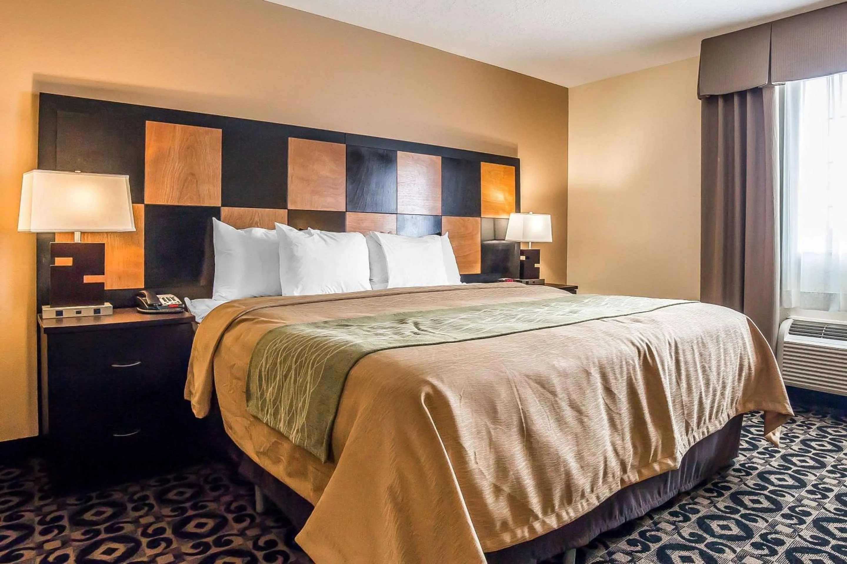 Bedroom, Bed in Comfort Inn Ballard-Roosevelt