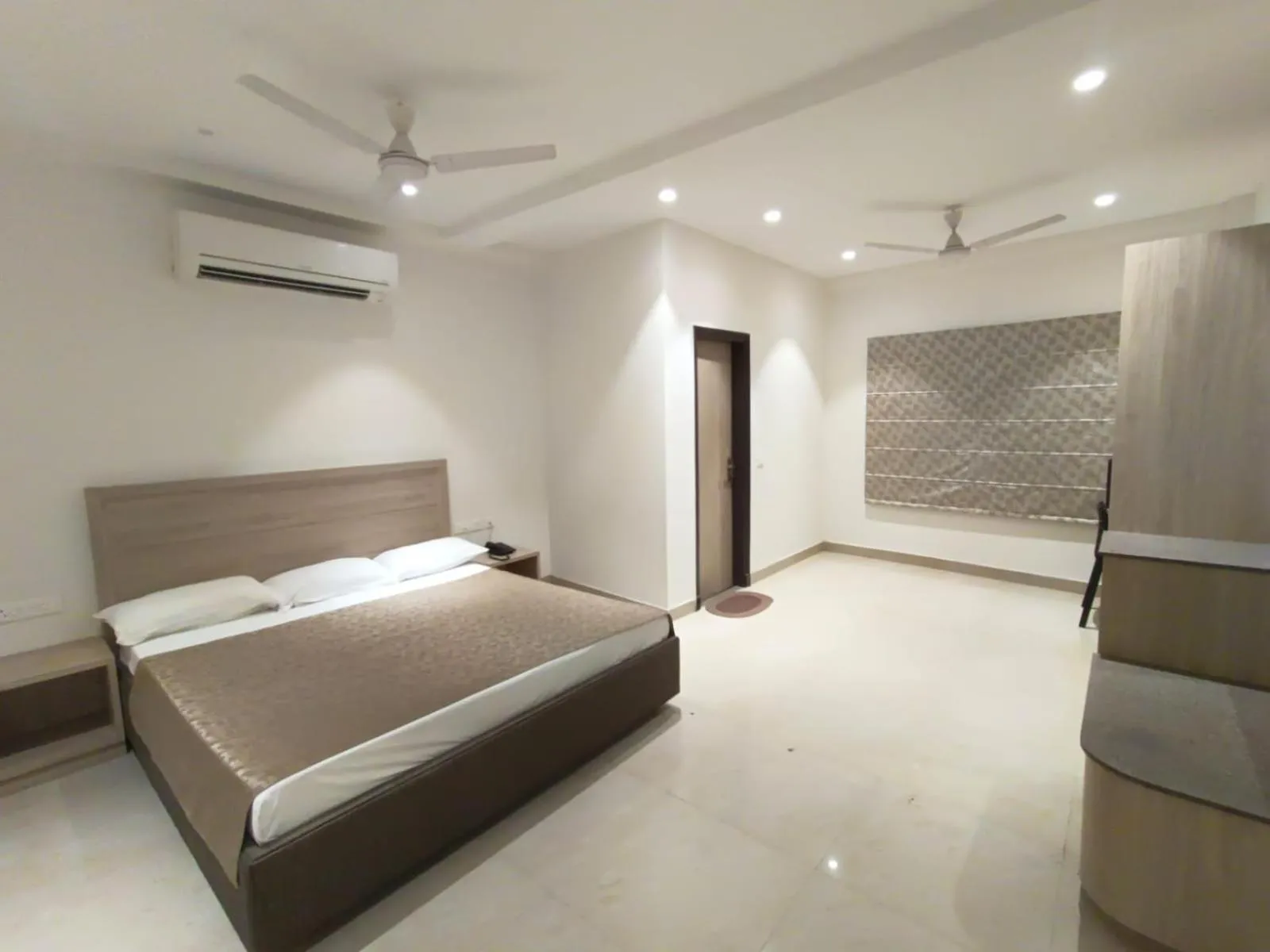 Bed in Hotel Bagla Atithi Banaras