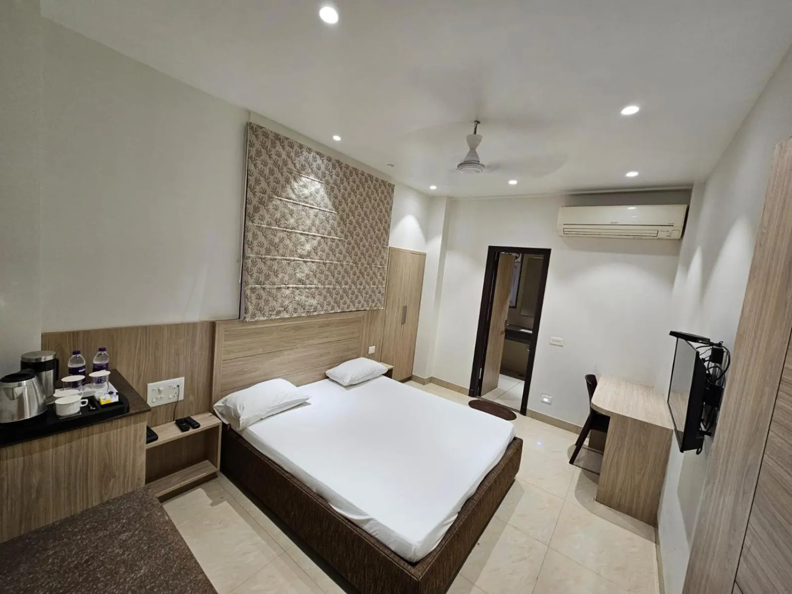 TV and multimedia, Bed in Hotel Bagla Atithi Banaras