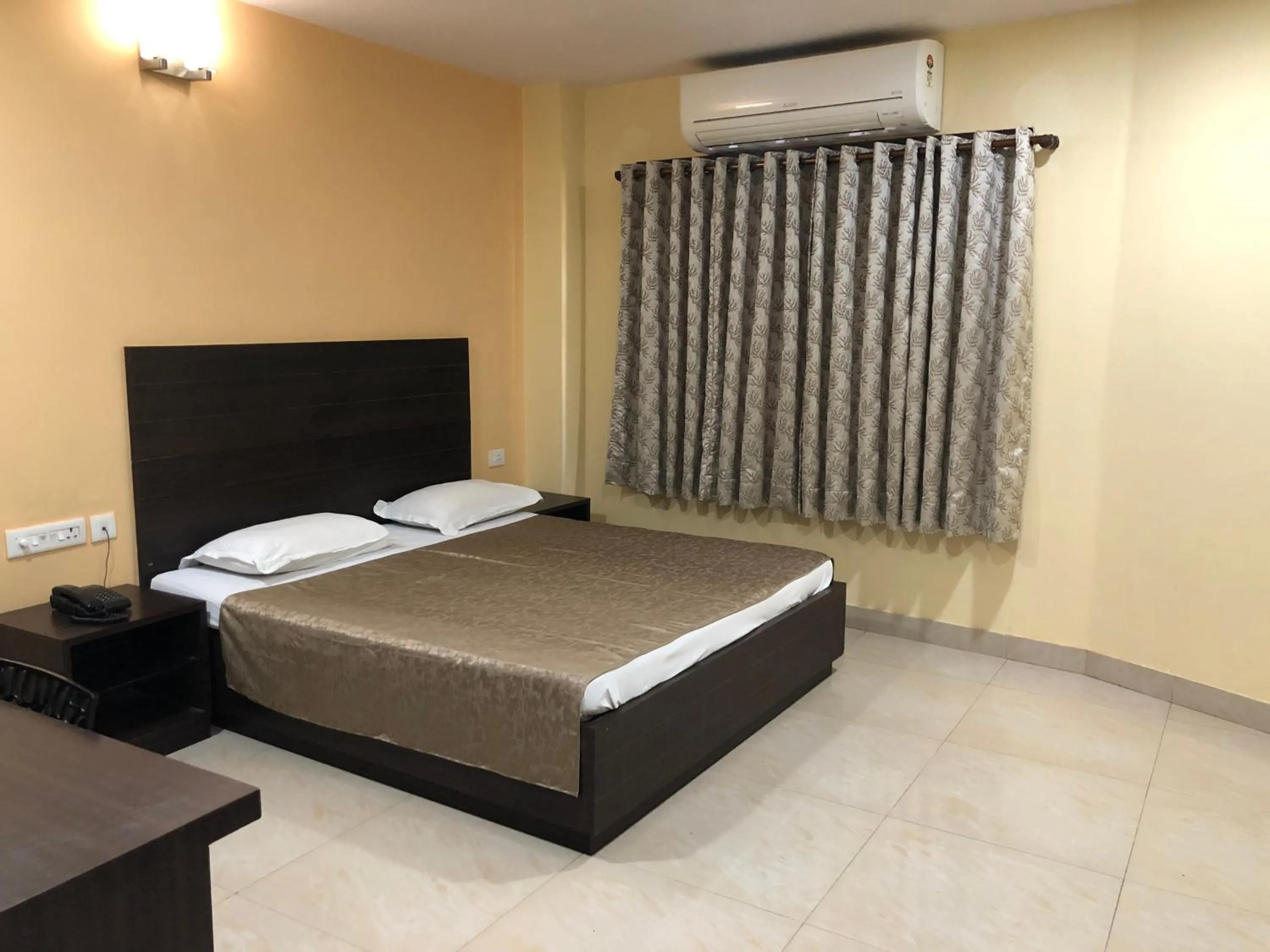 Photo of the whole room, Bed in Hotel Bagla Atithi Banaras