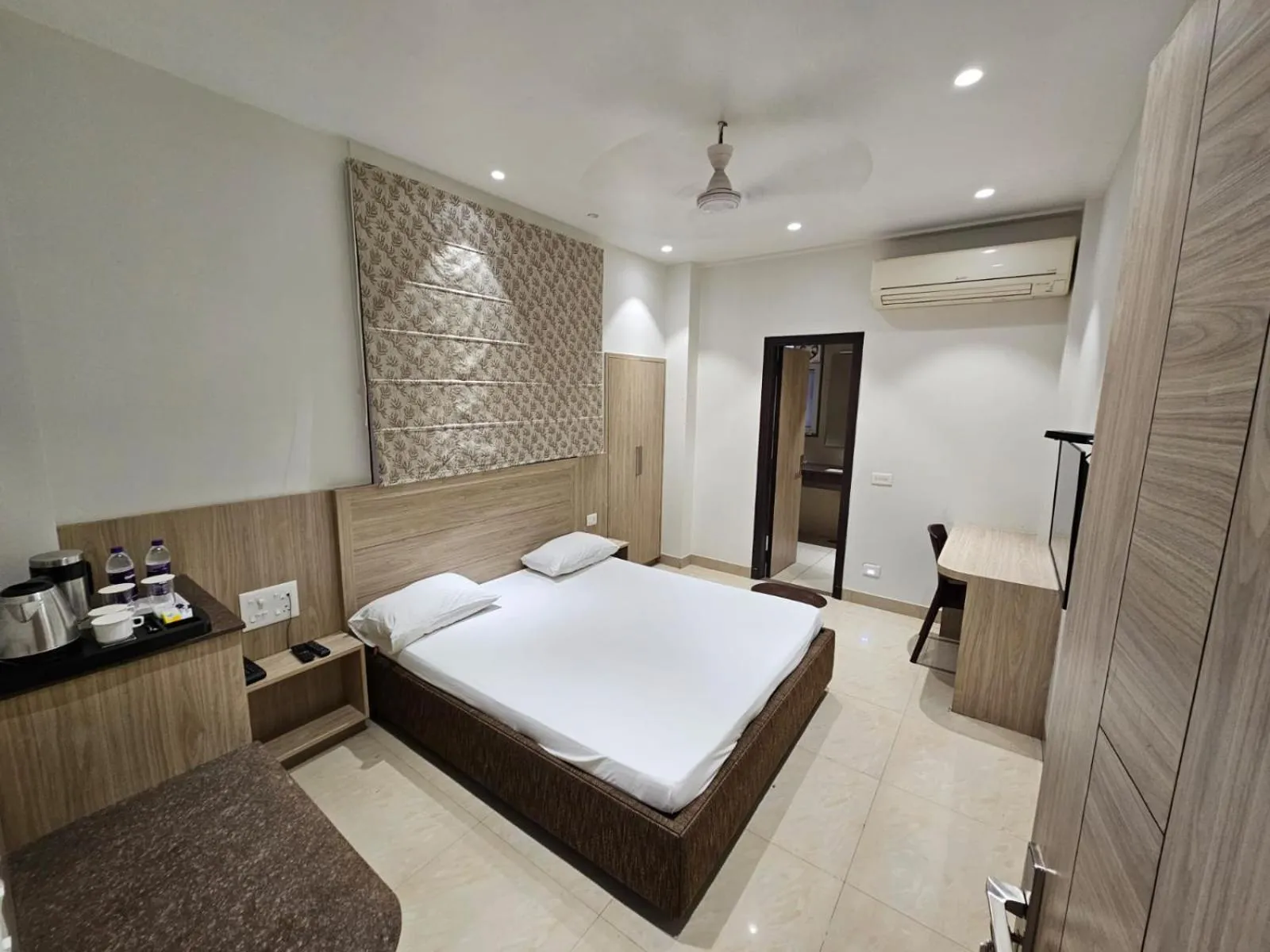 Bedroom, Bed in Hotel Bagla Atithi Banaras