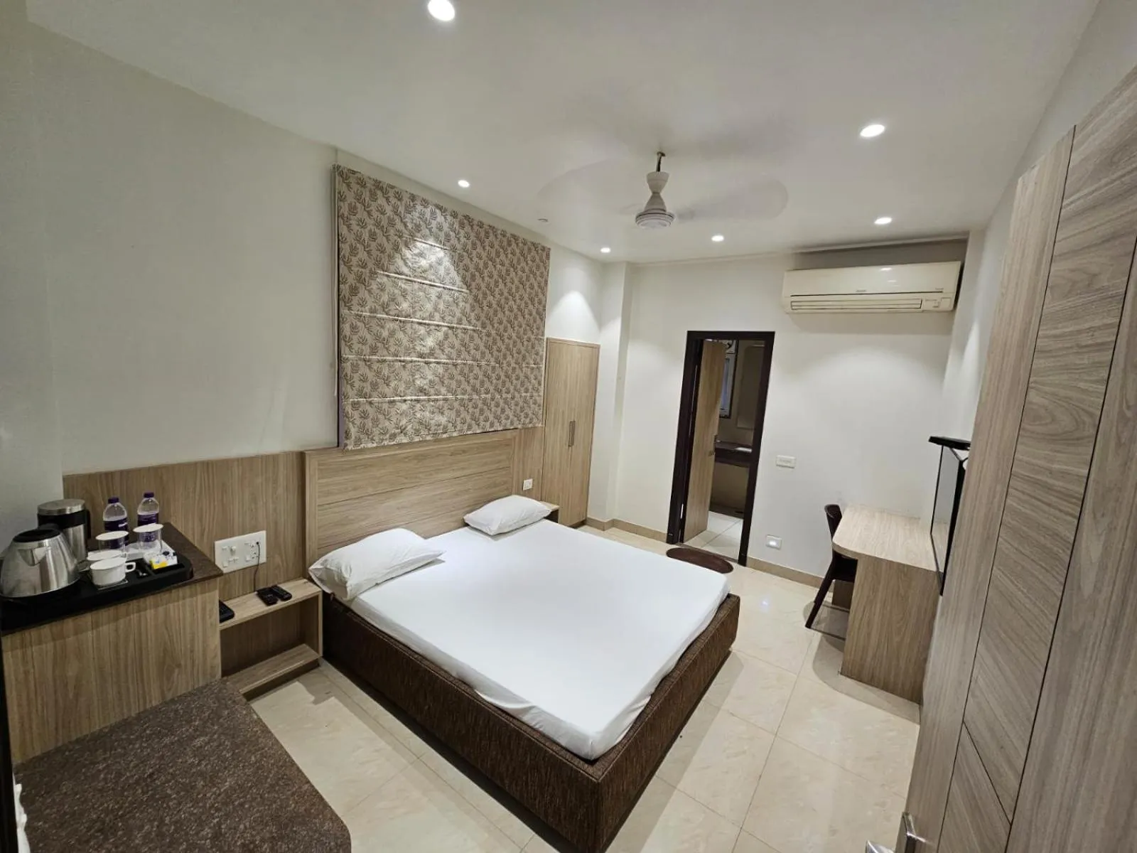 Bedroom, Bed in Hotel Bagla Atithi Banaras
