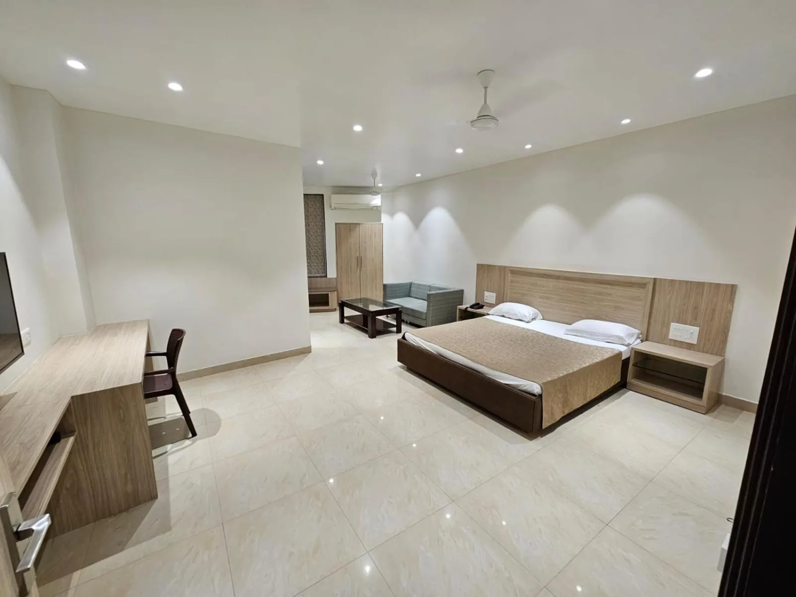 TV and multimedia, Bed in Hotel Bagla Atithi Banaras