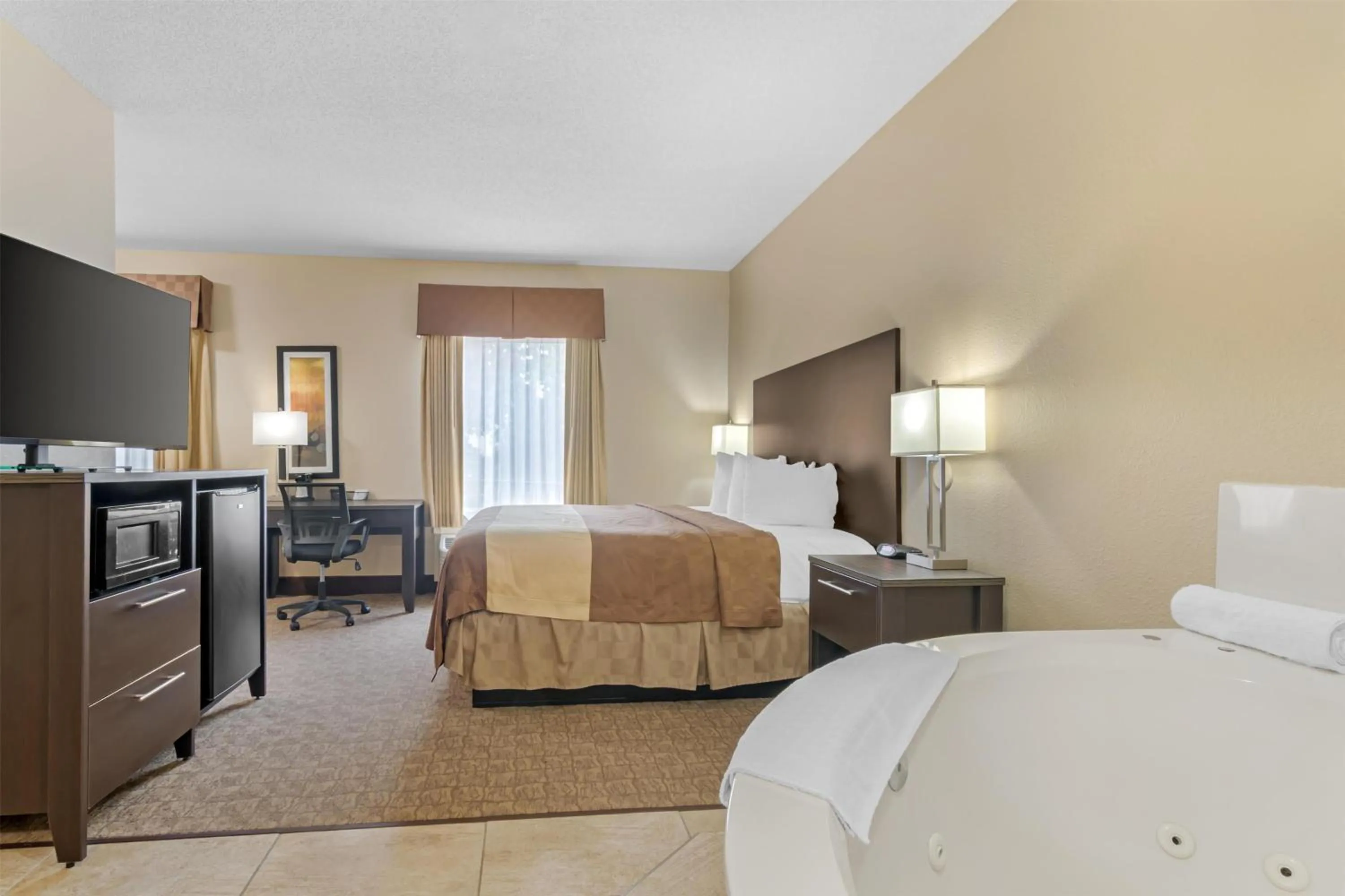 Bedroom, Bed in Best Western Teal Lake Inn