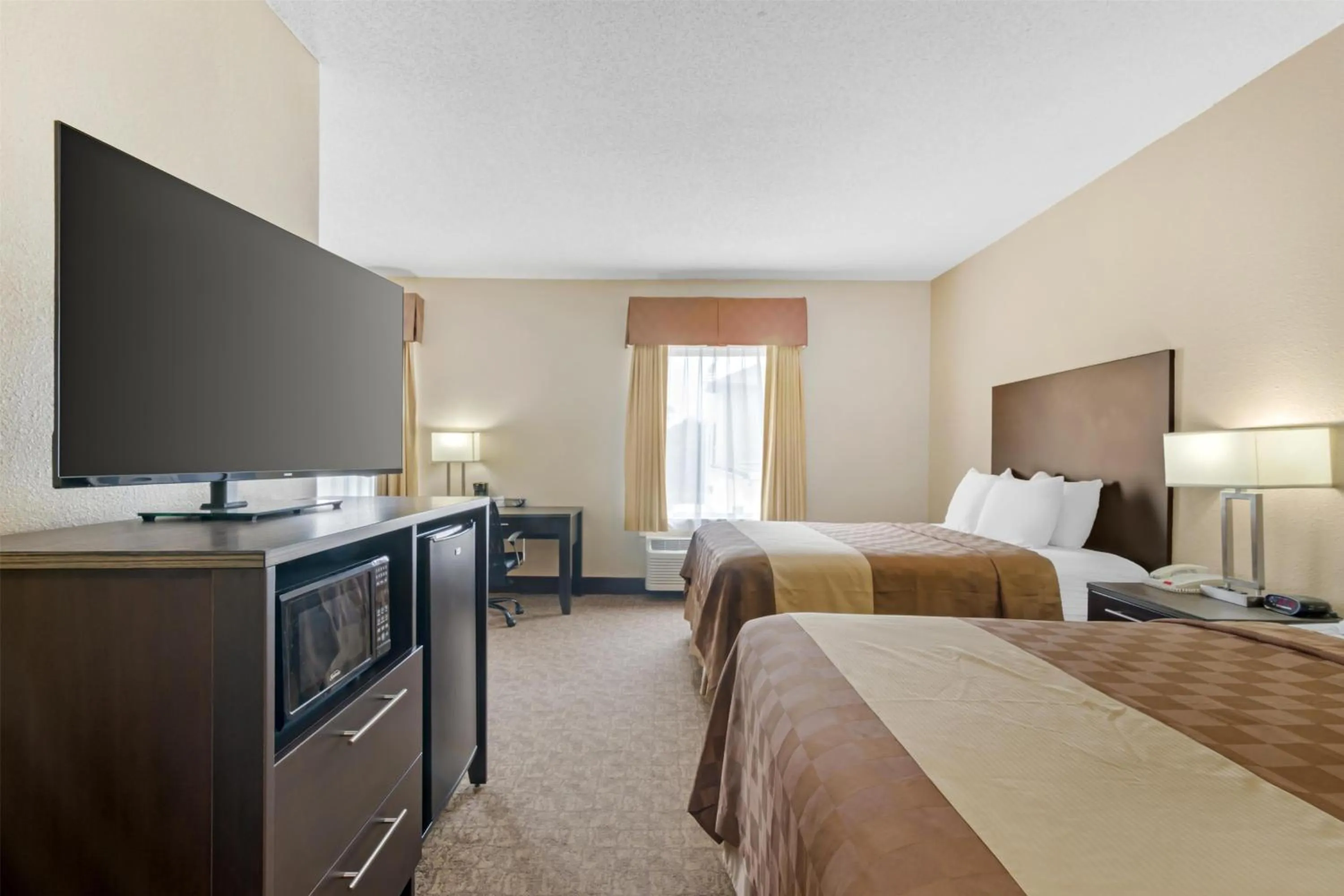 Bedroom, Bed in Best Western Teal Lake Inn