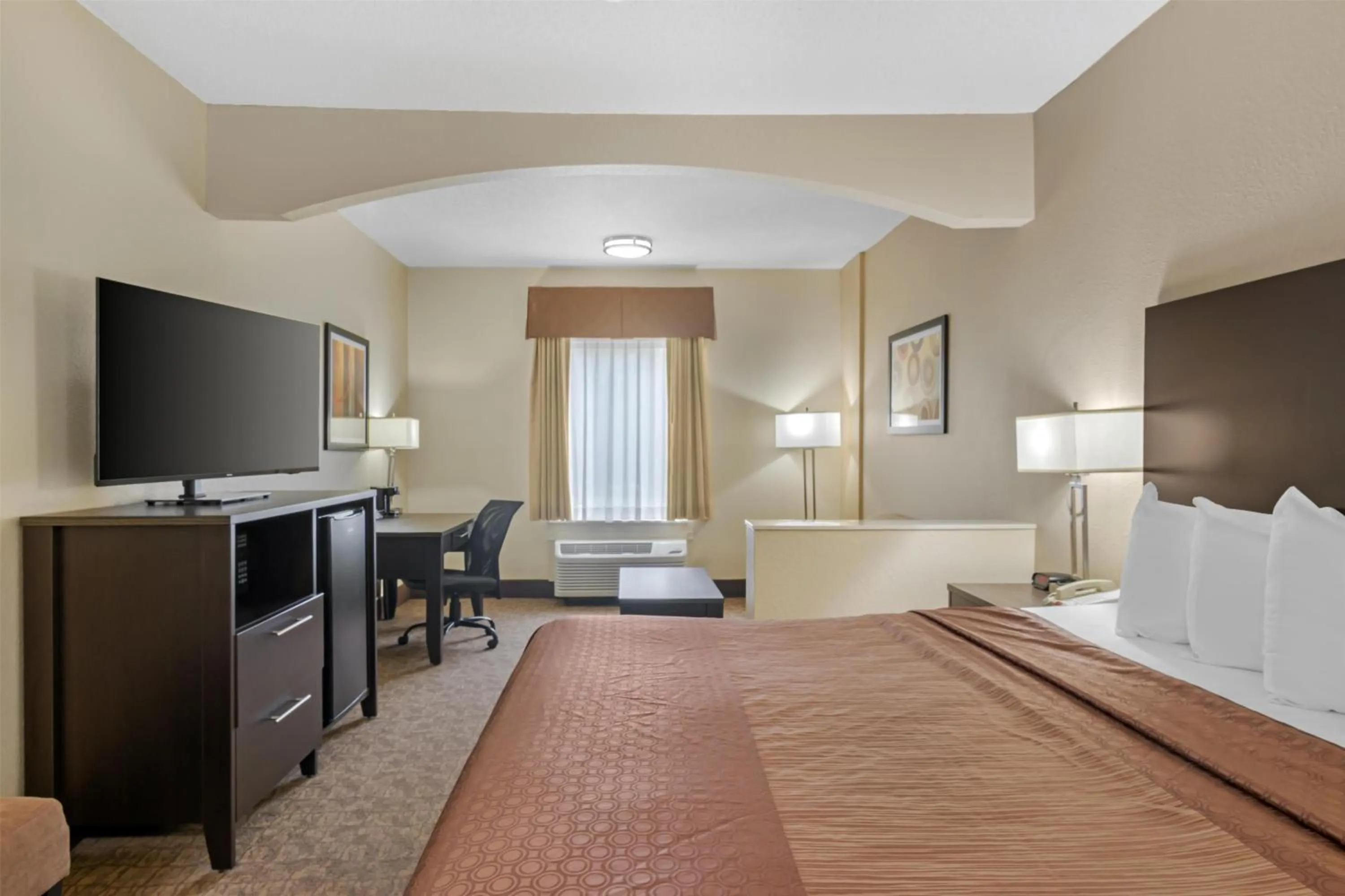 Bedroom, Bed in Best Western Teal Lake Inn